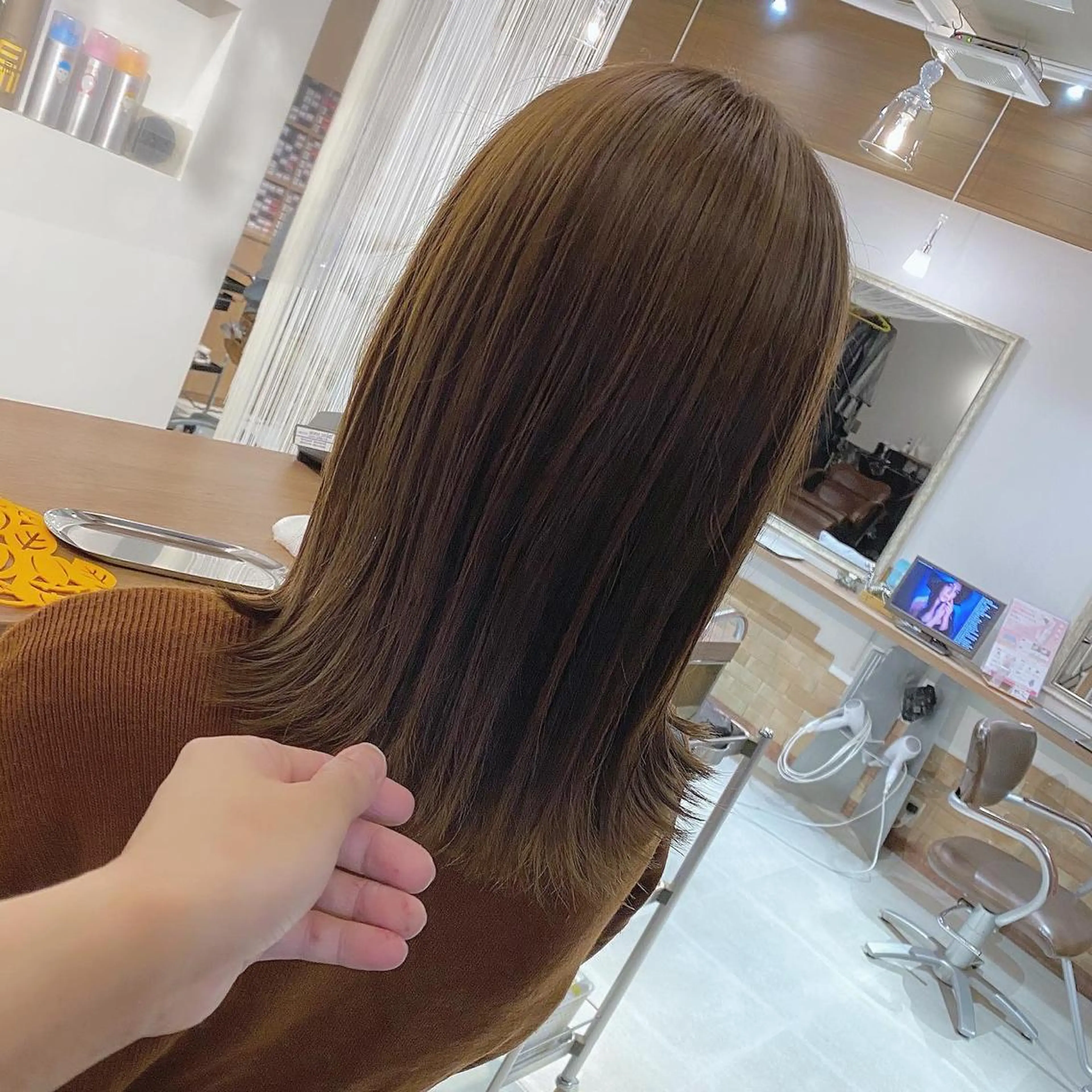 ミディアム カラー 切りっぱなしボブ アッシュ アッシュブラウン ブラウンカラー ボブ SALOWIN 池袋Suite店所属・髪質改善特化 安東駿介のヘアスタイル