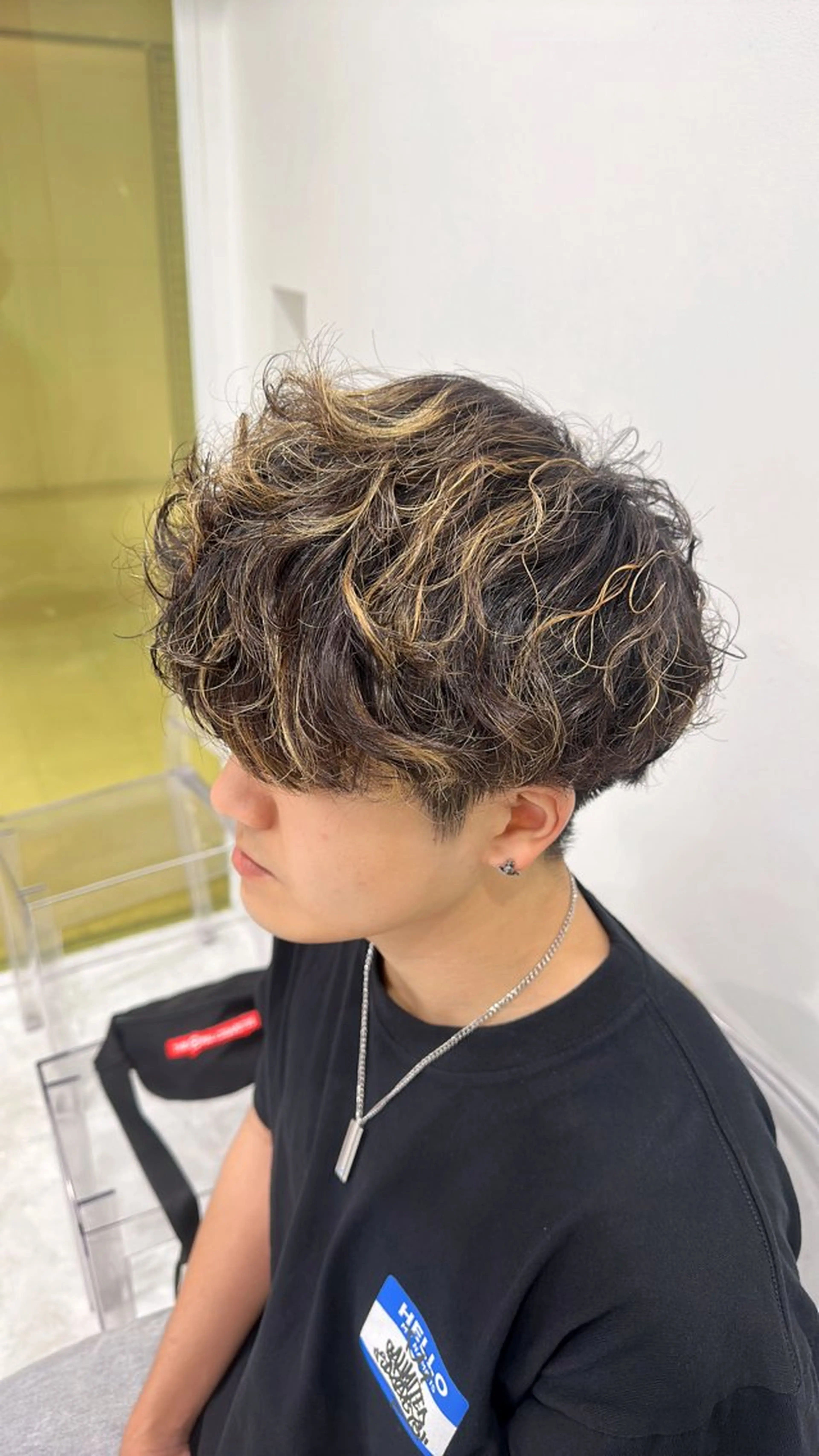 ショート パーマ ハイトーン🌈メンズ カット♡Machanのヘアスタイル
