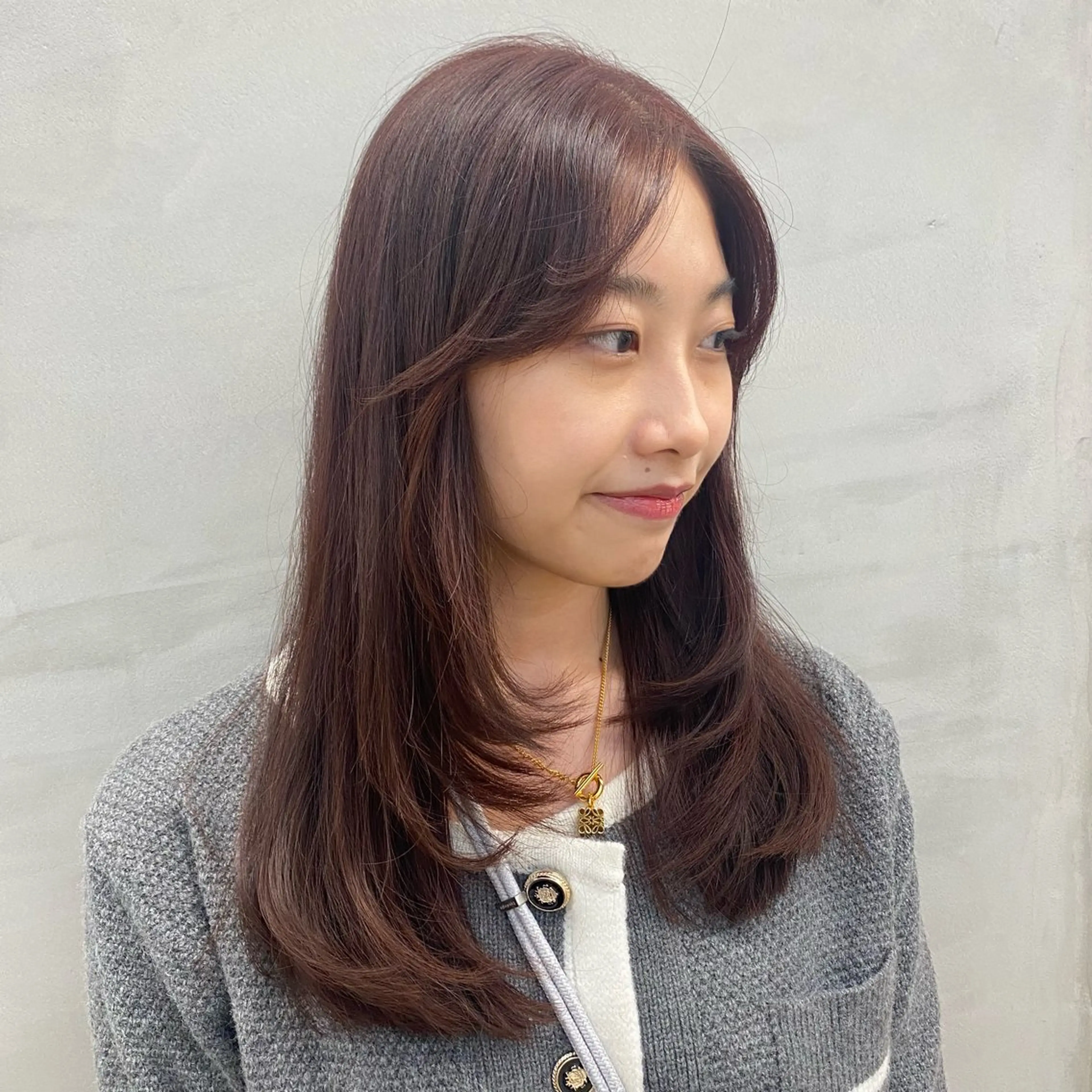 ミディアム カラー ヘアアレンジ ボルドーカラー レッドカラー 韓国風ヘア レイヤーカット 🌟🍒ハイトーン 韓国ヘア/ユウミのヘアスタイル