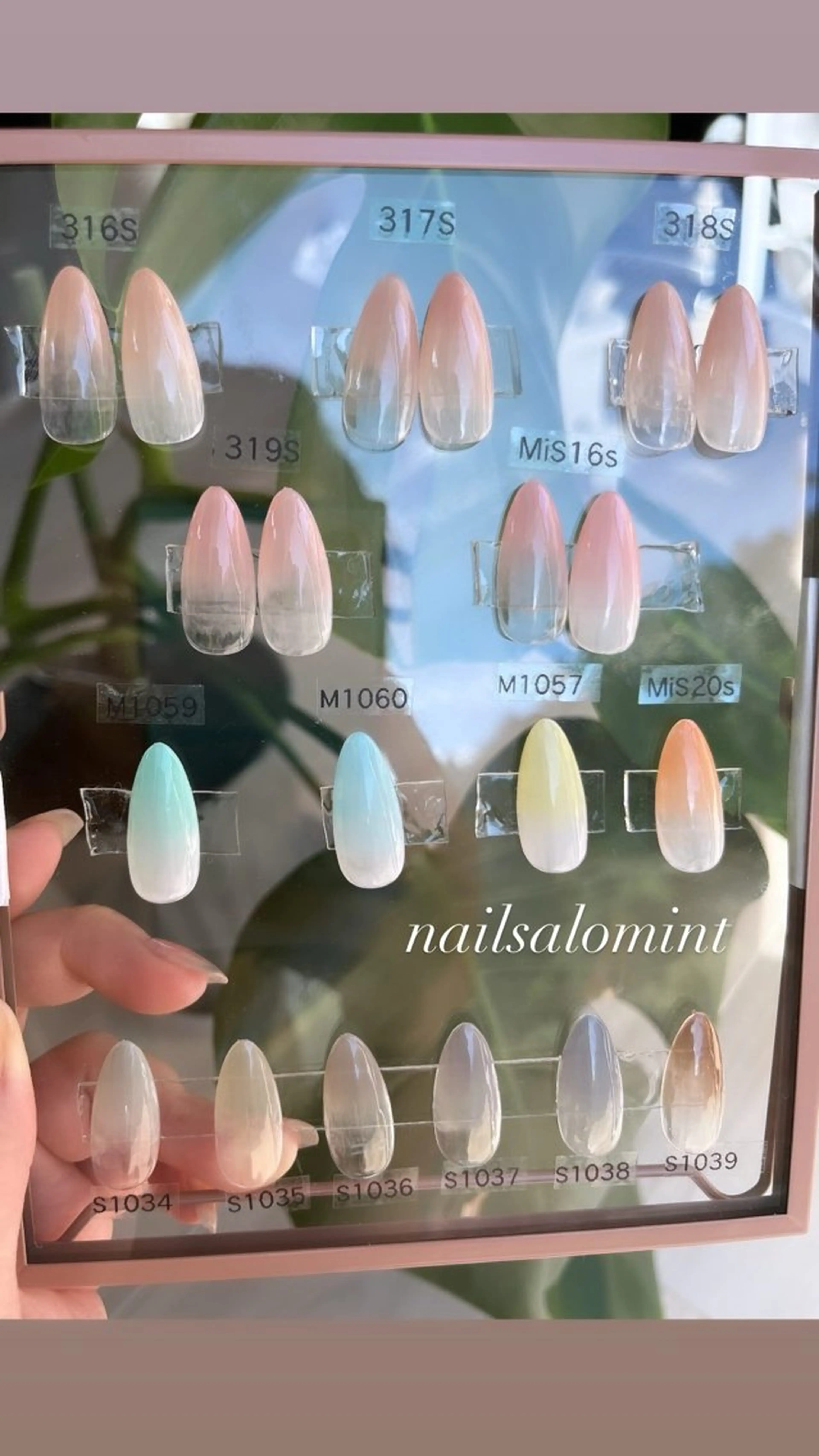 【他店オフあり】グラデーションネイルの写真