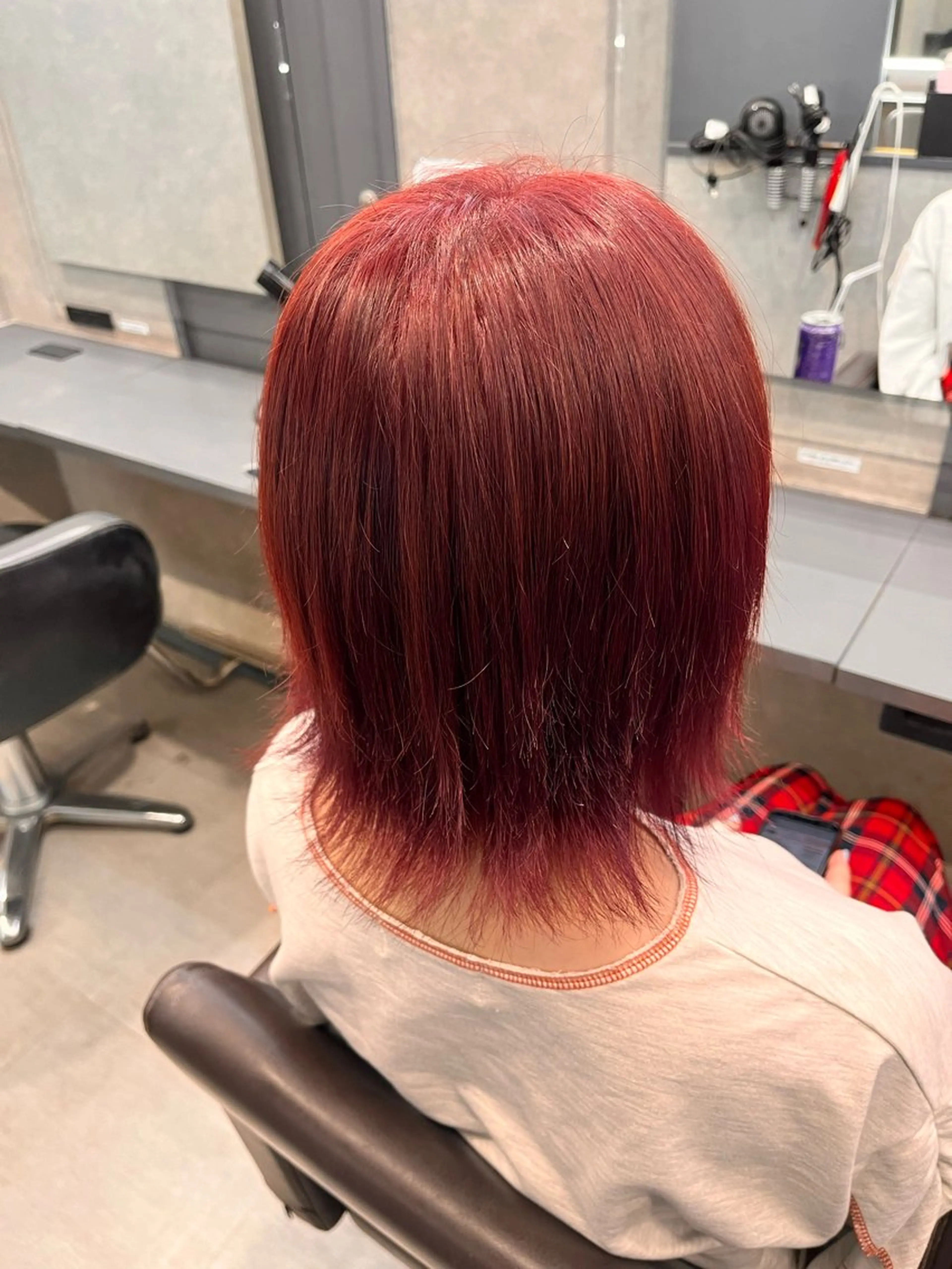 ショート カラー ブリーチ カシス レッドカラー ひのはら もえかのヘアスタイル