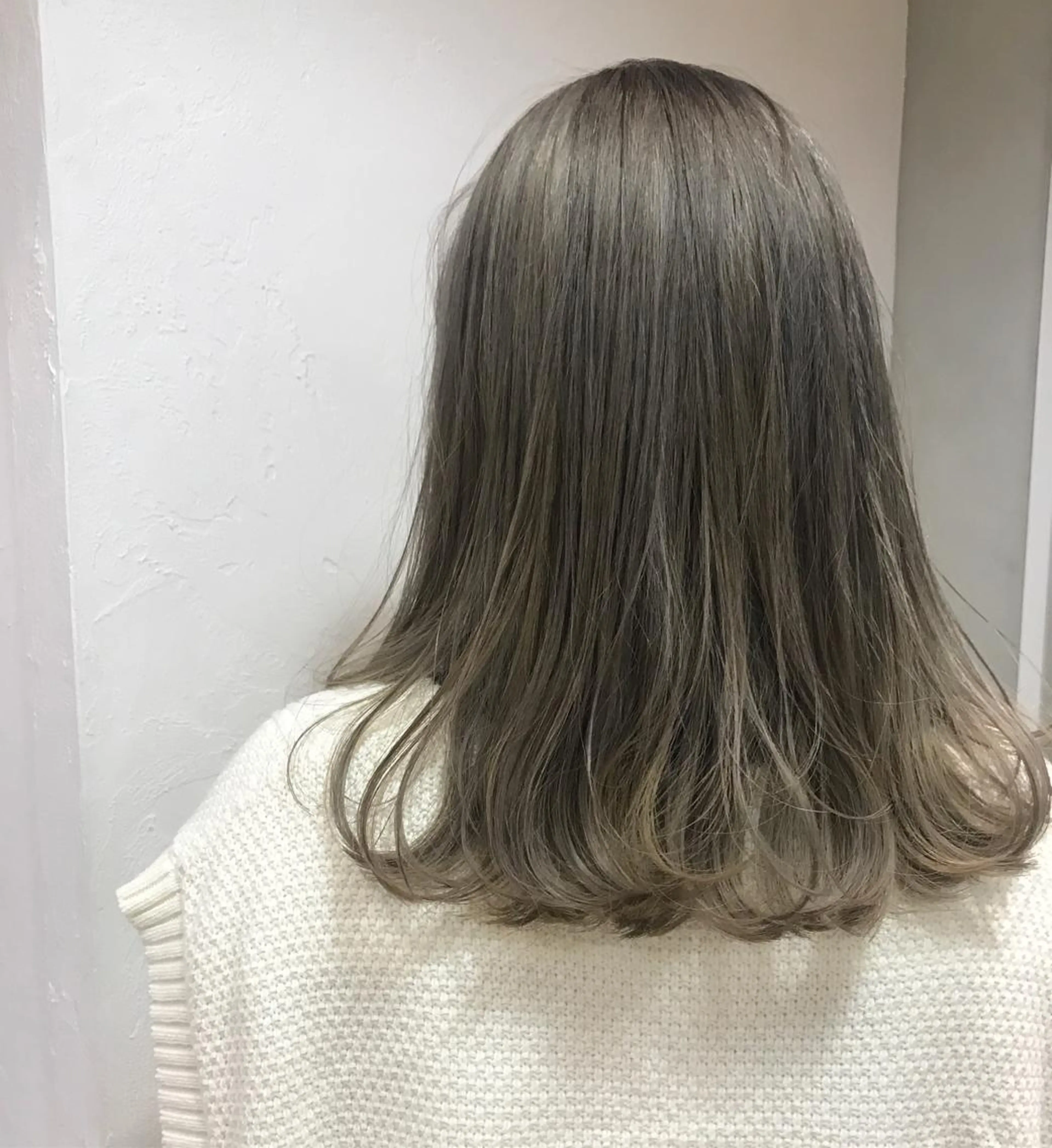 セミロング カラー ヘアアレンジ ブリーチ 透明感カラー グレージュ ミルクティーグレージュ GOTODAY SHAiRE  SALON 表参道Iris店所属・村田 さやかのマツエク・マツパデザイン