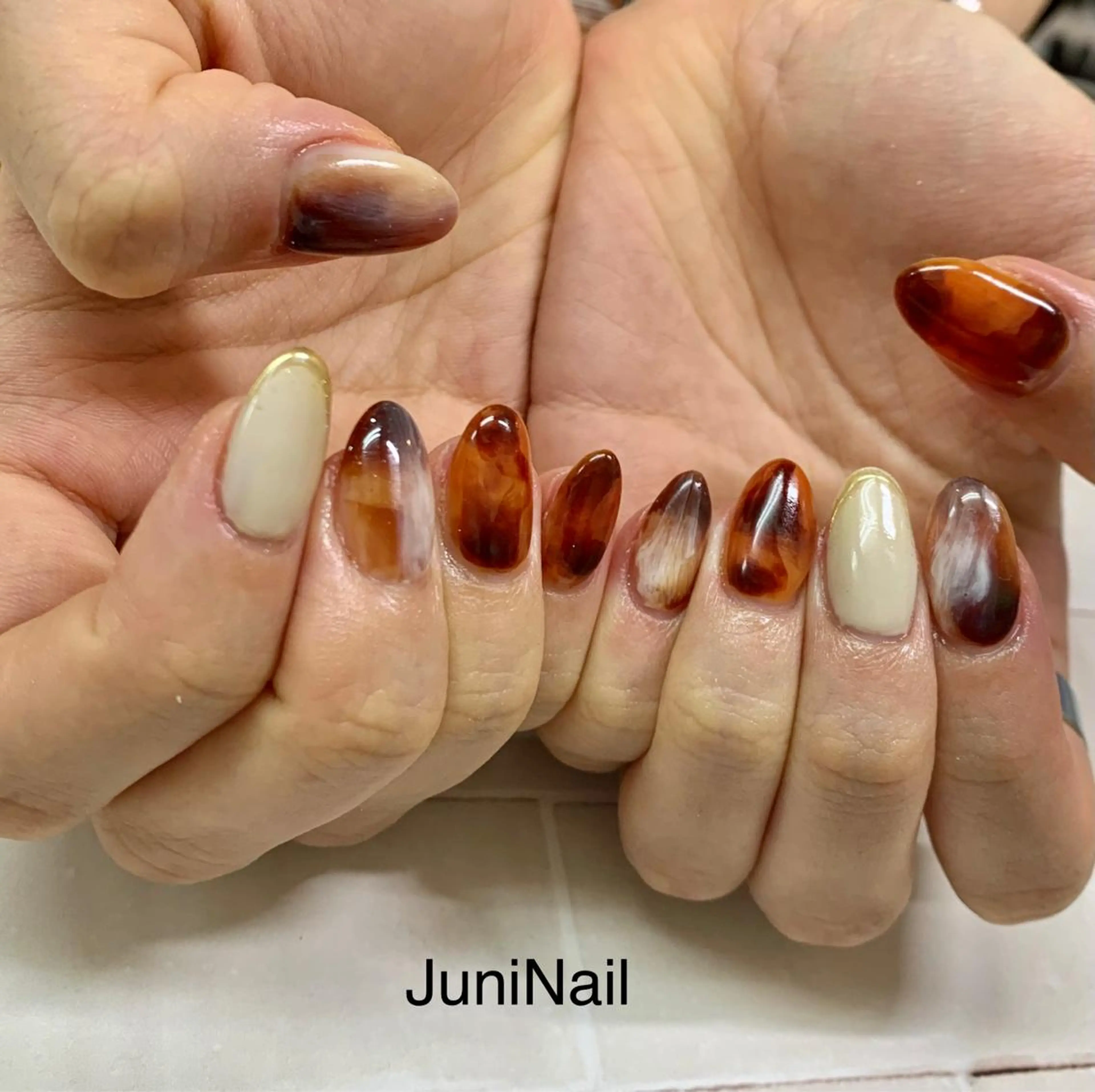 ネイル オーロラネイル クリアネイル フラッシュネイル フレンチネイル 氷ネイル・うるうるネイル ハンドネイル JuniNail 주니네일🇰🇷suのネイルデザイン