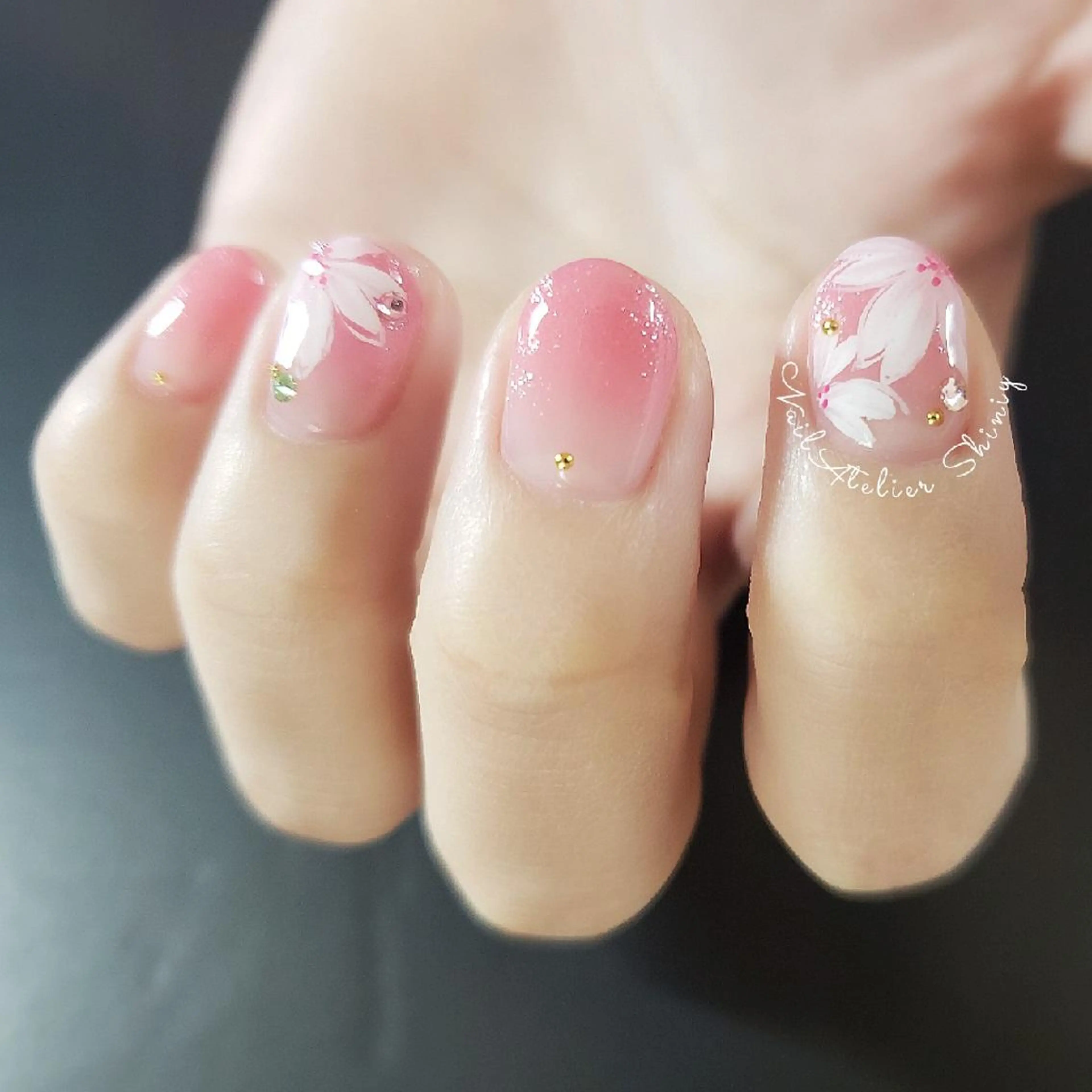ネイル アートネイル 桜ネイル ネイル＆脱毛サロン マキのネイルデザイン