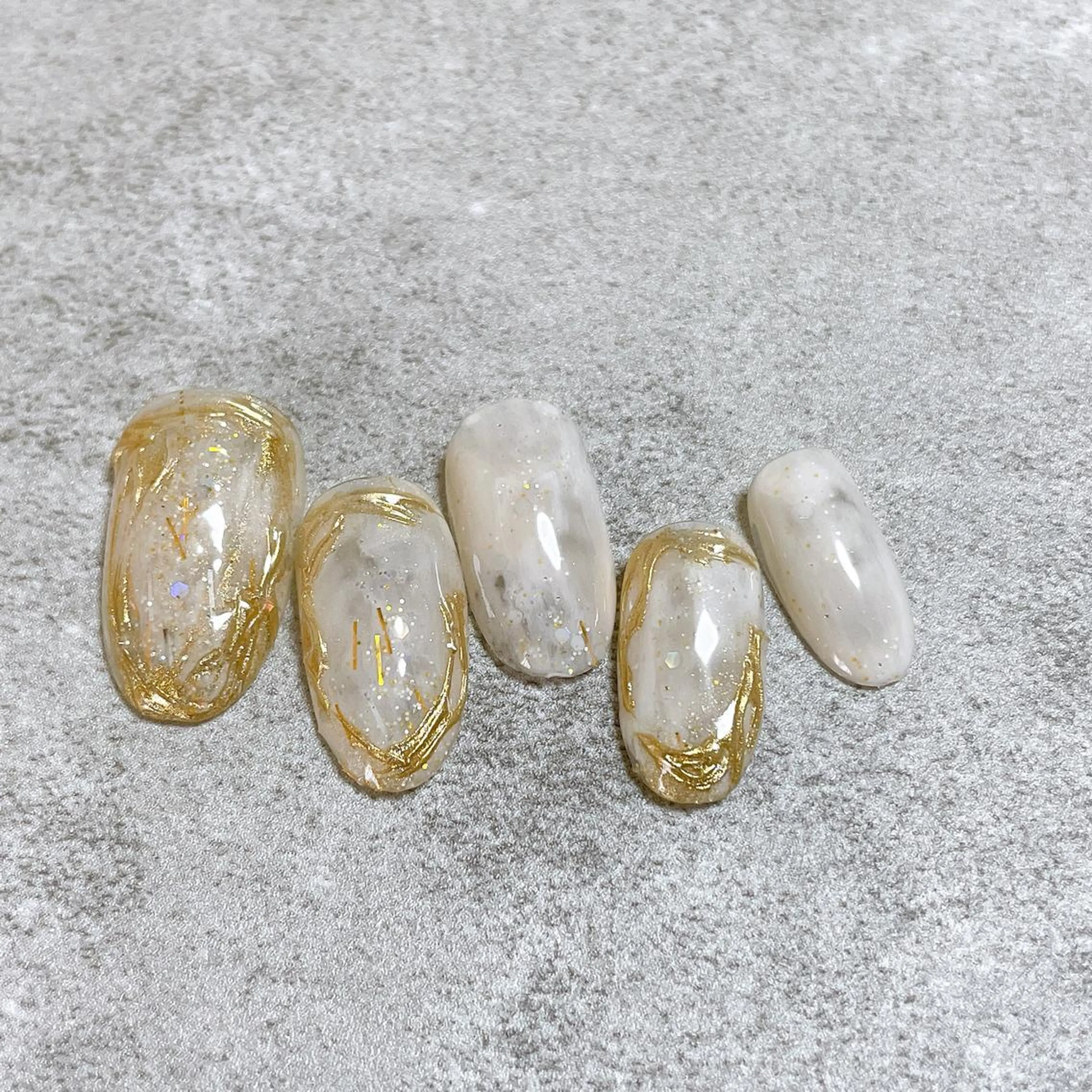 ネイル ニュアンスネイル 𝐻𝑎𝑝𝑝𝑖 𝑛𝑒𝑠𝑠のネイルデザイン