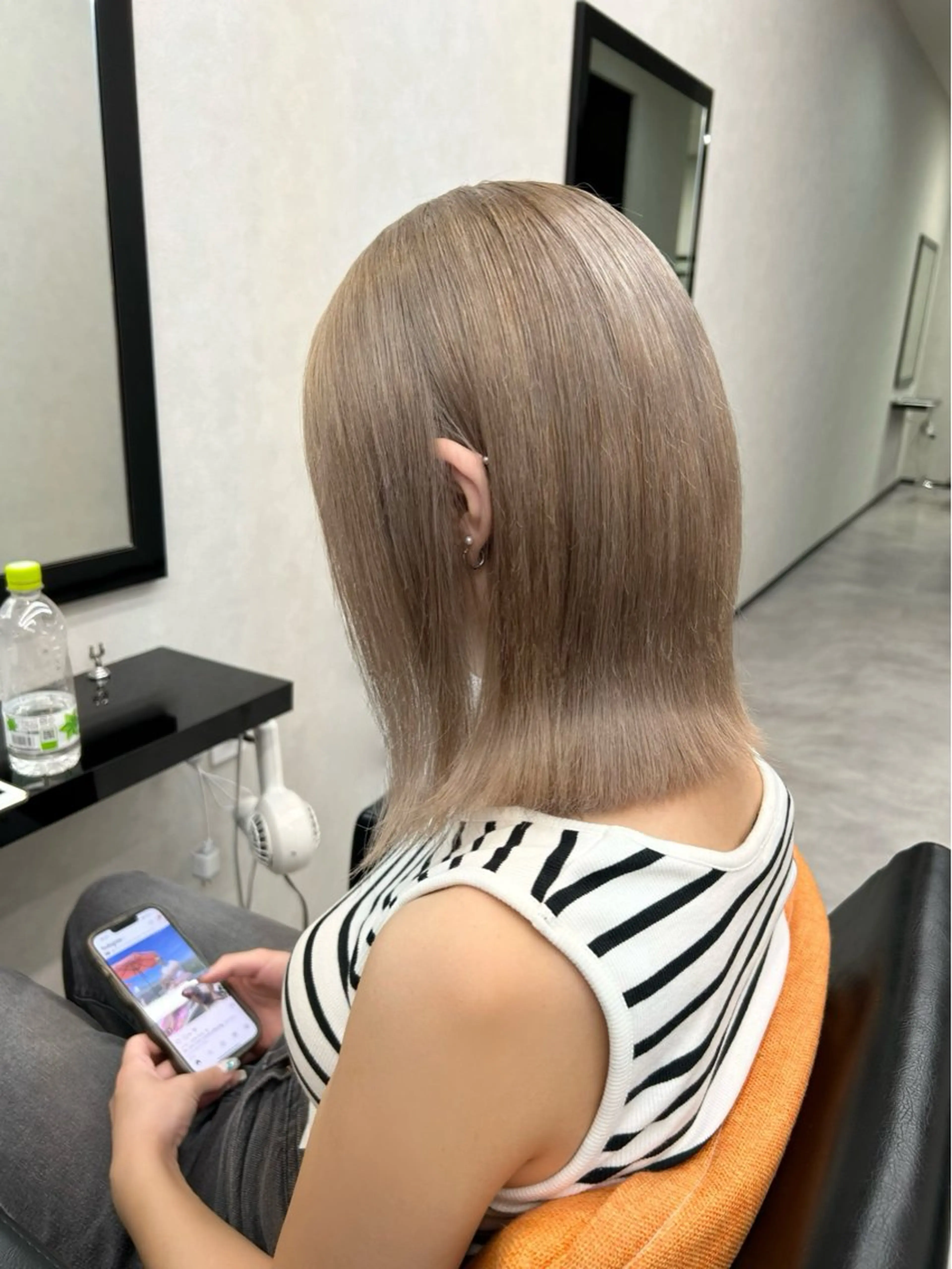 ミディアム カラー グレージュ ナカジマ ナナのヘアスタイル