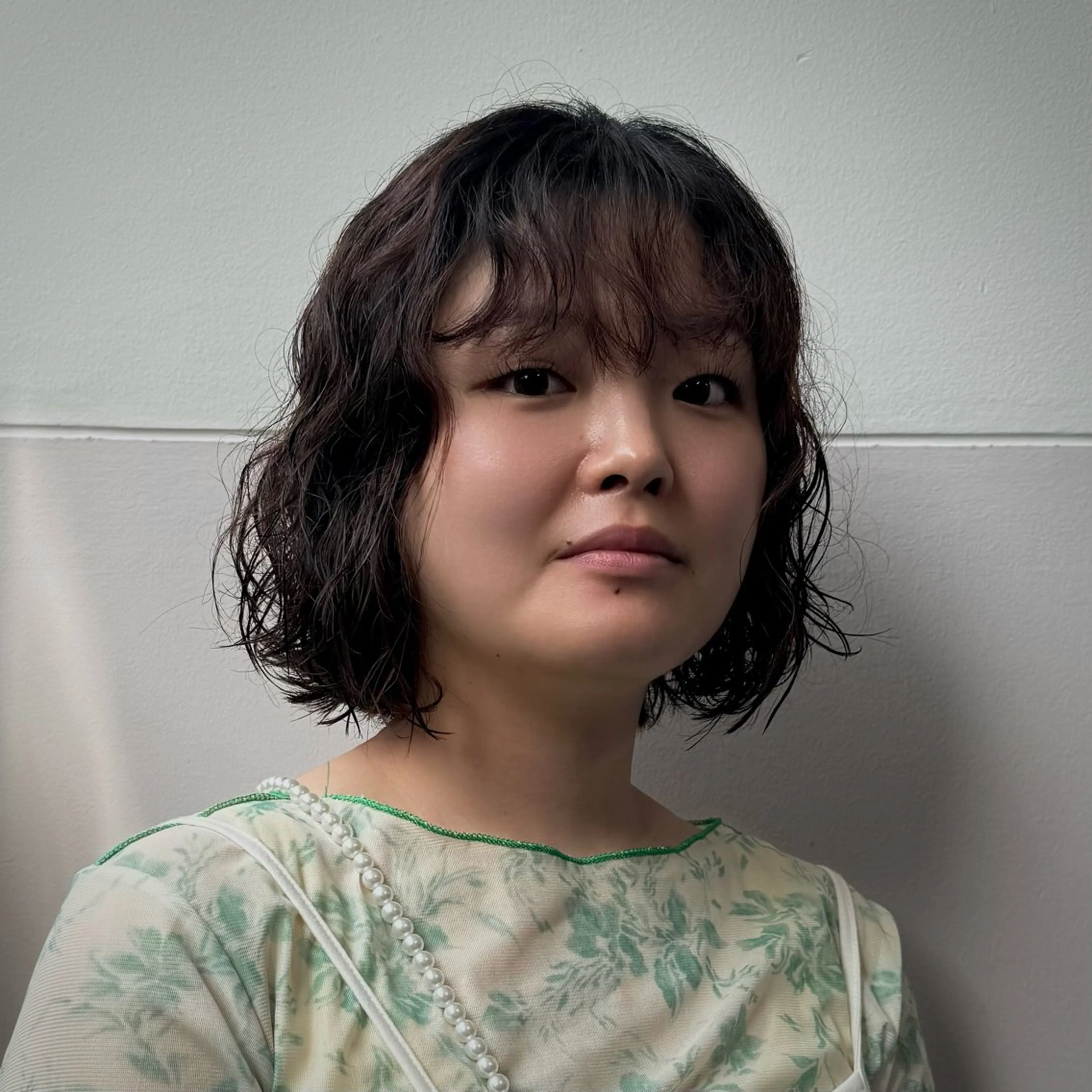 ショート パーマ INORI🐳/艶カ ラー/レイヤーカットのヘアスタイル