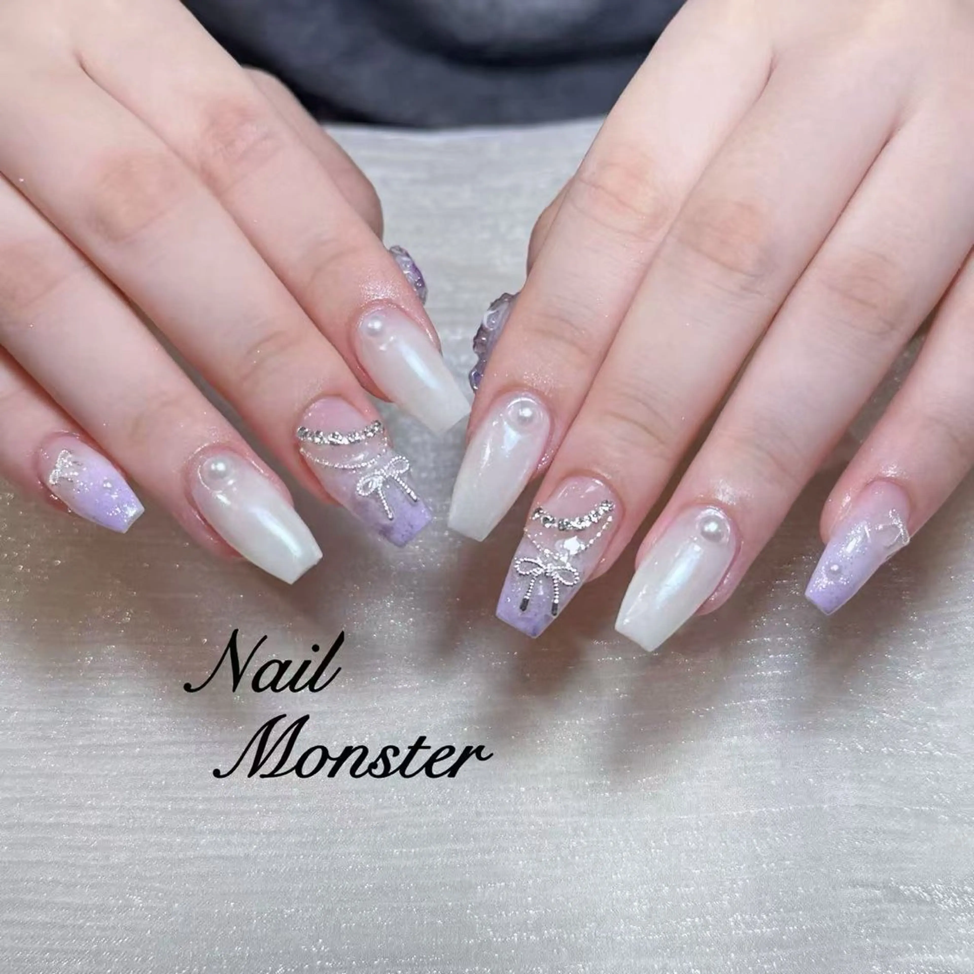 ネイル アートネイル オーロラネイル ガーリー キラキラネイル 韓国ネイル ハンドネイル ハンドケア Nail Monsterのネイルデザイン