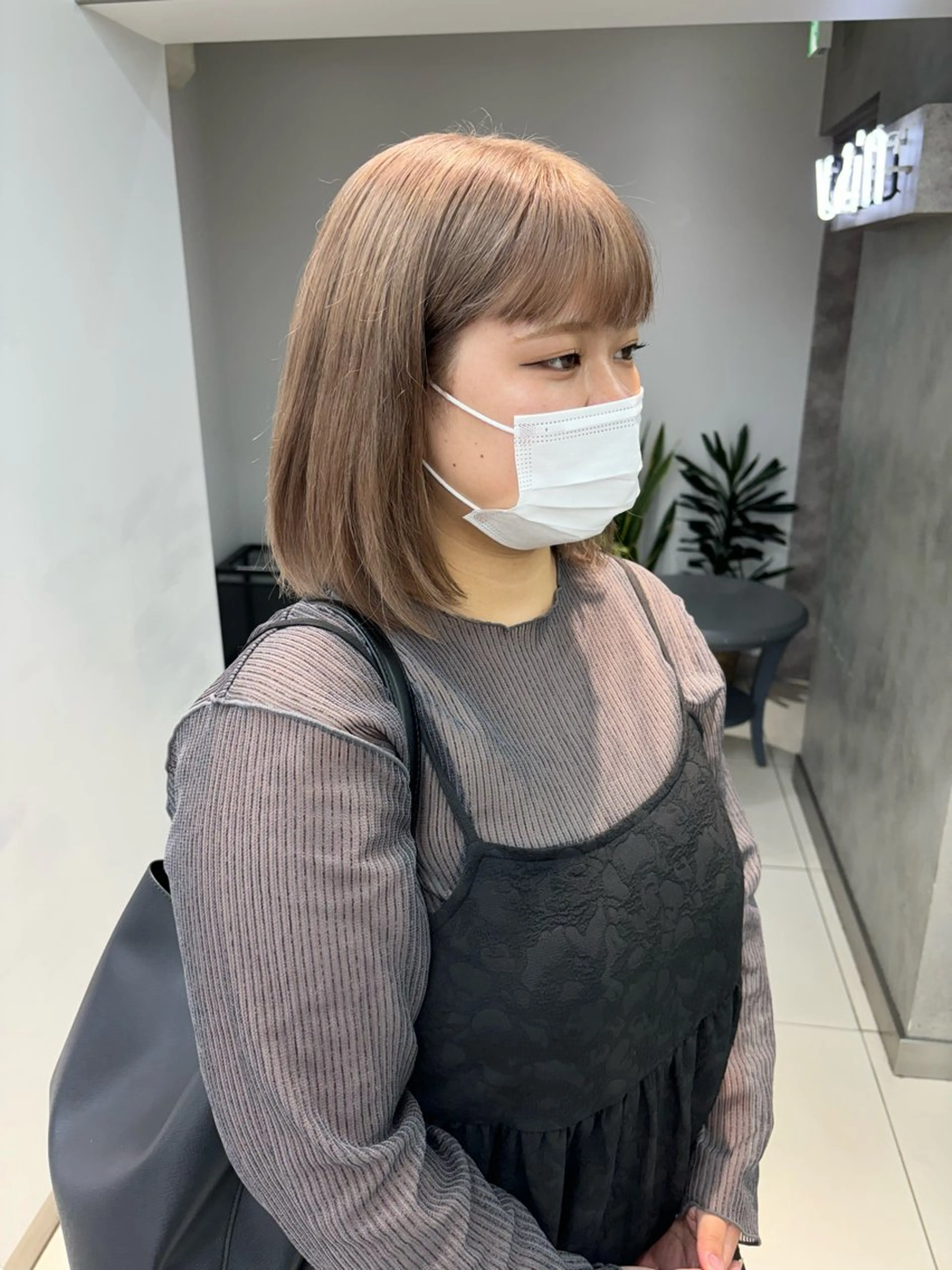 ショート カラー ヘアアレンジ ブリーチ ボブ/透明感ベージュ 🫧クルミ🌟のヘアスタイル