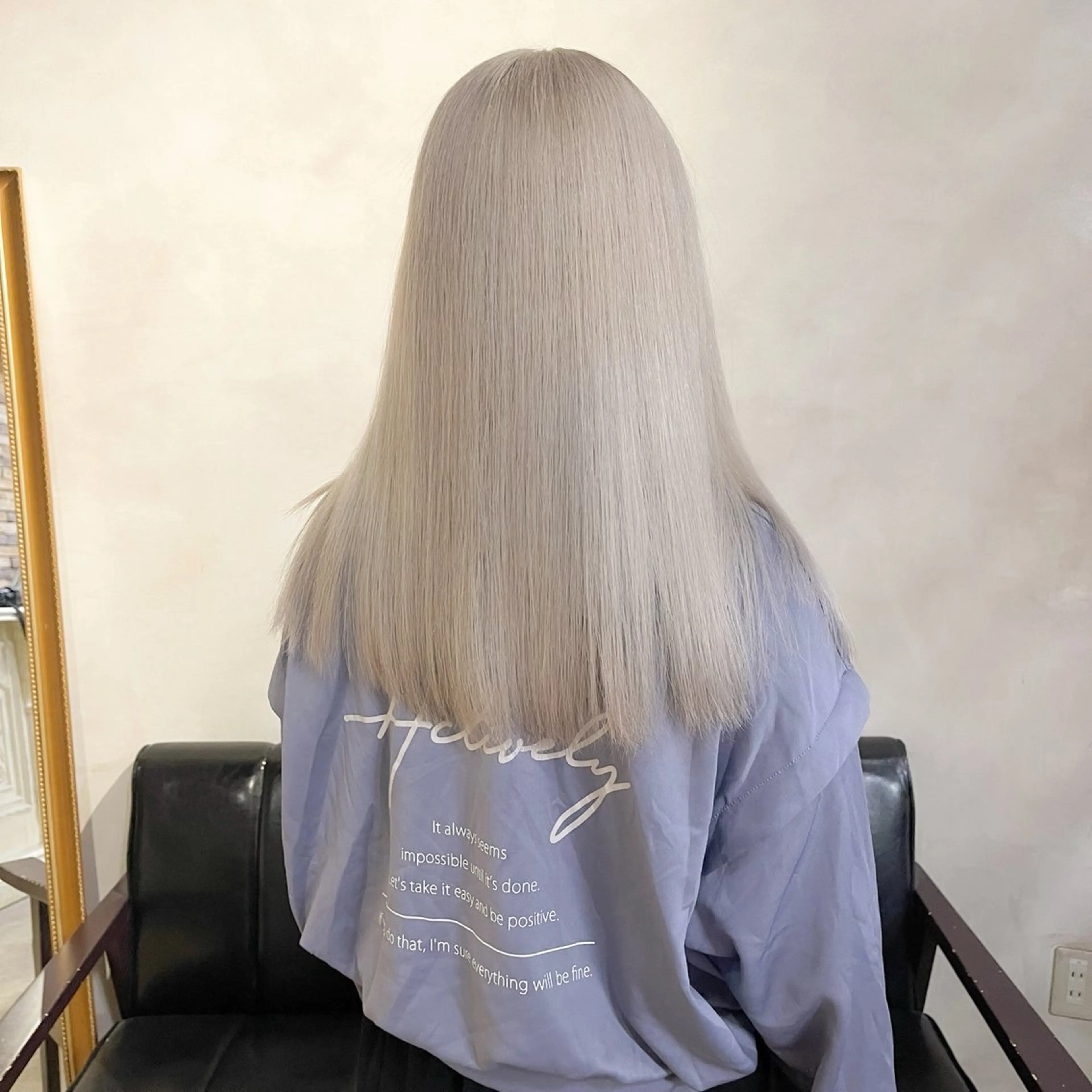 ロング 🌙艶ハイトーン/ ミユウのヘアスタイル
