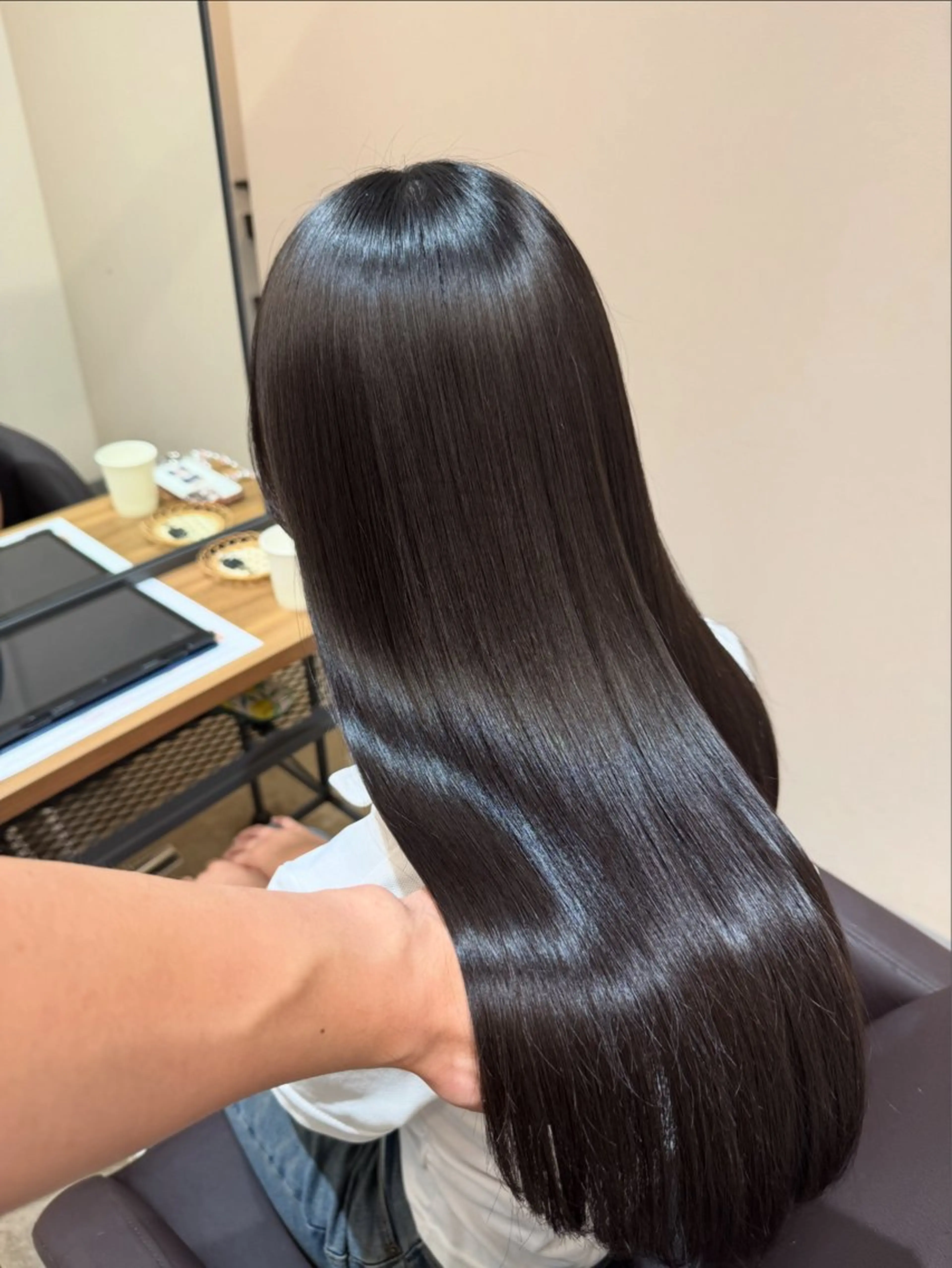 ロング ボブ 韓国風ヘア レイヤーカット ロング 縮毛矯正 カット 縮毛矯正 トリートメント ✨艶ブリーチカラー✨ ✨艶髪ストレート✨のヘアスタイル