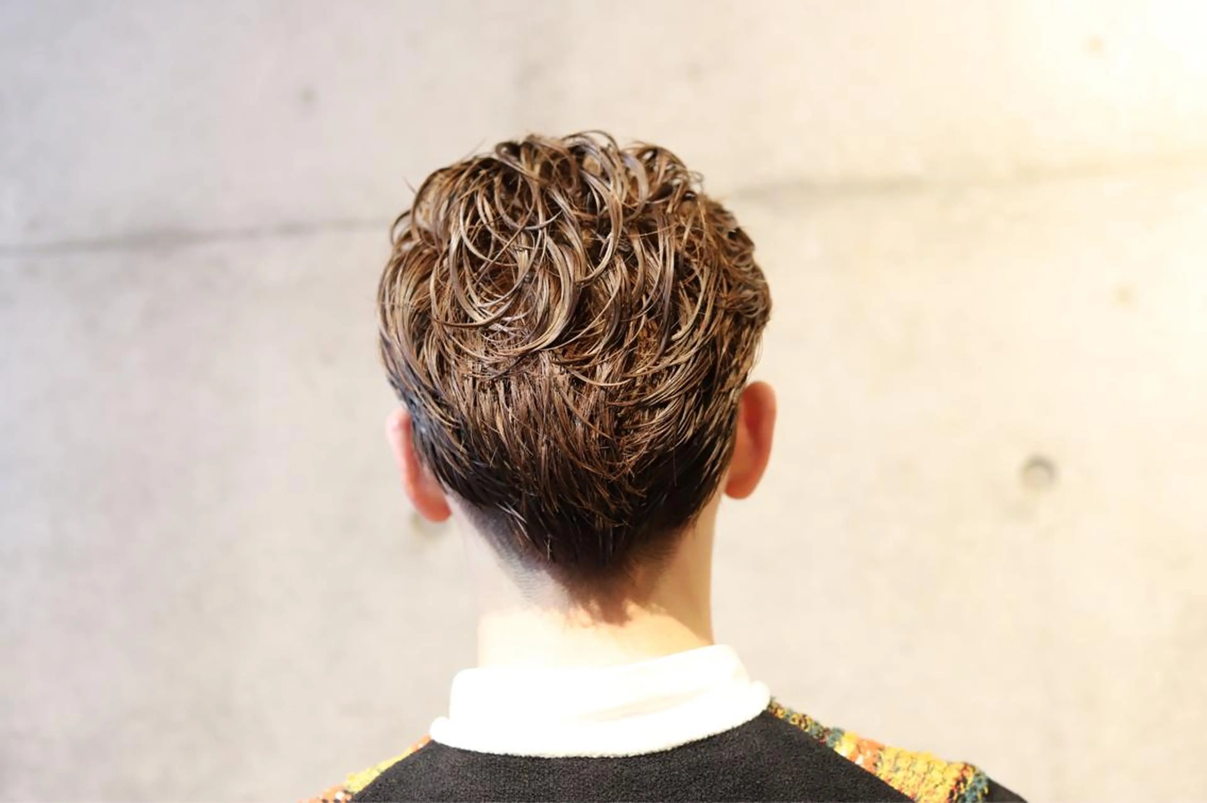 ショート カラー パーマ ベージュカラー 透明感カラー アドミラルYoshi oのヘアスタイル