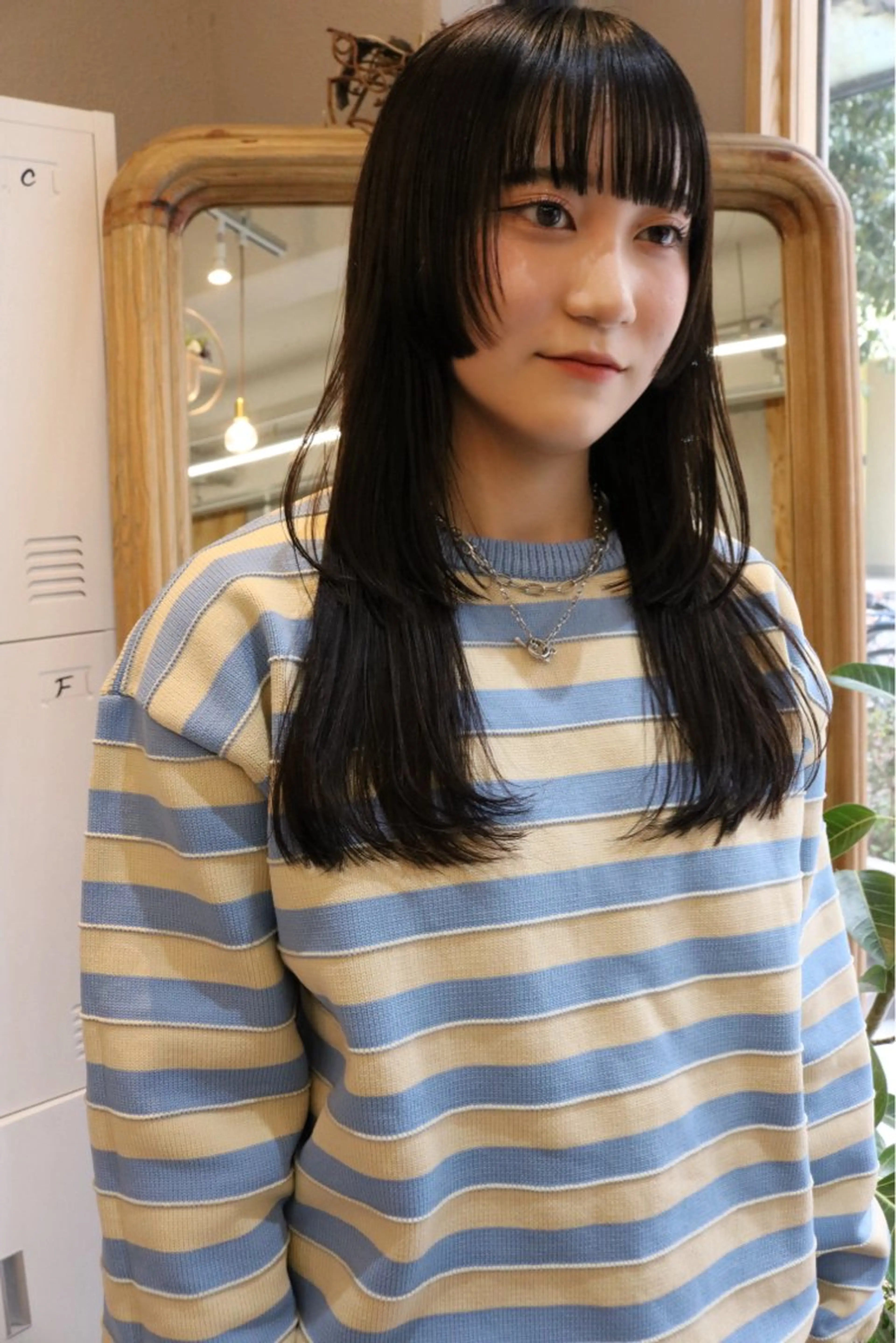 ミディアム カット 松村 澪里のヘアスタイル