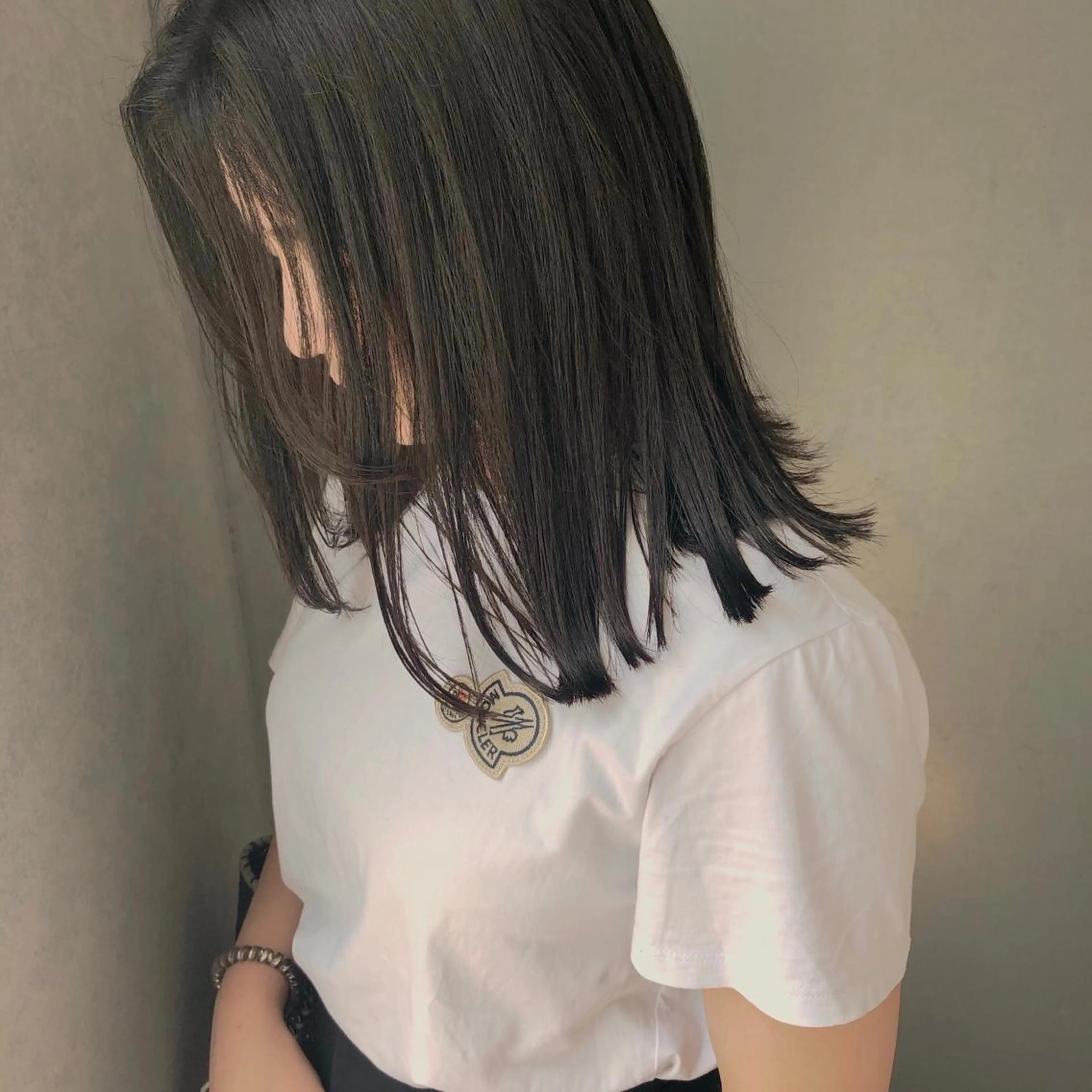 ミディアム カラー グレージュ カーキグレージュ 切りっぱなしロブ カット ヘアカラー トリートメント ボブ/レイヤー/ケア パーマ/リュウタのヘアスタイル