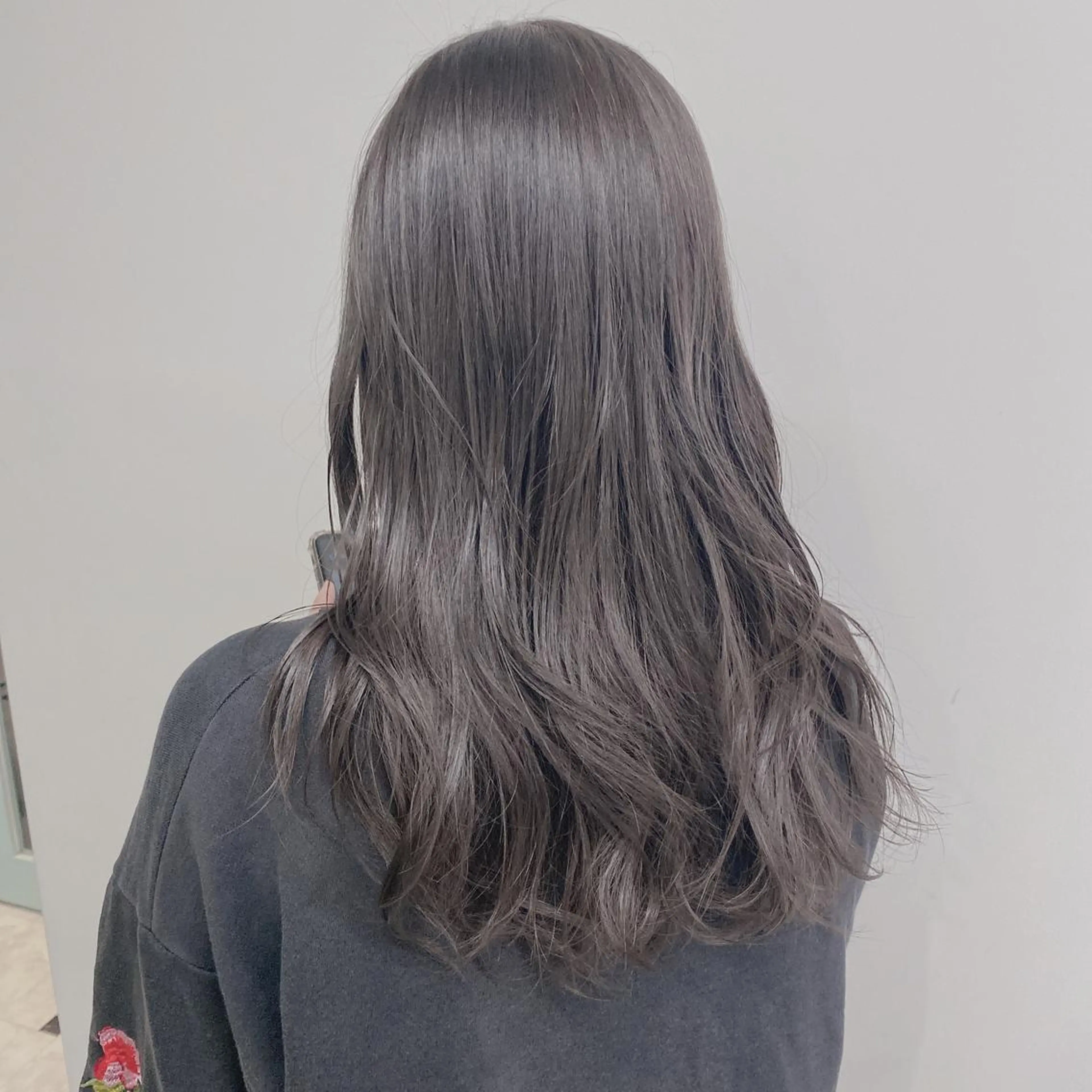 ロング アイスグレージュ ♡透け感カラー 大賀哲平♡のヘアスタイル