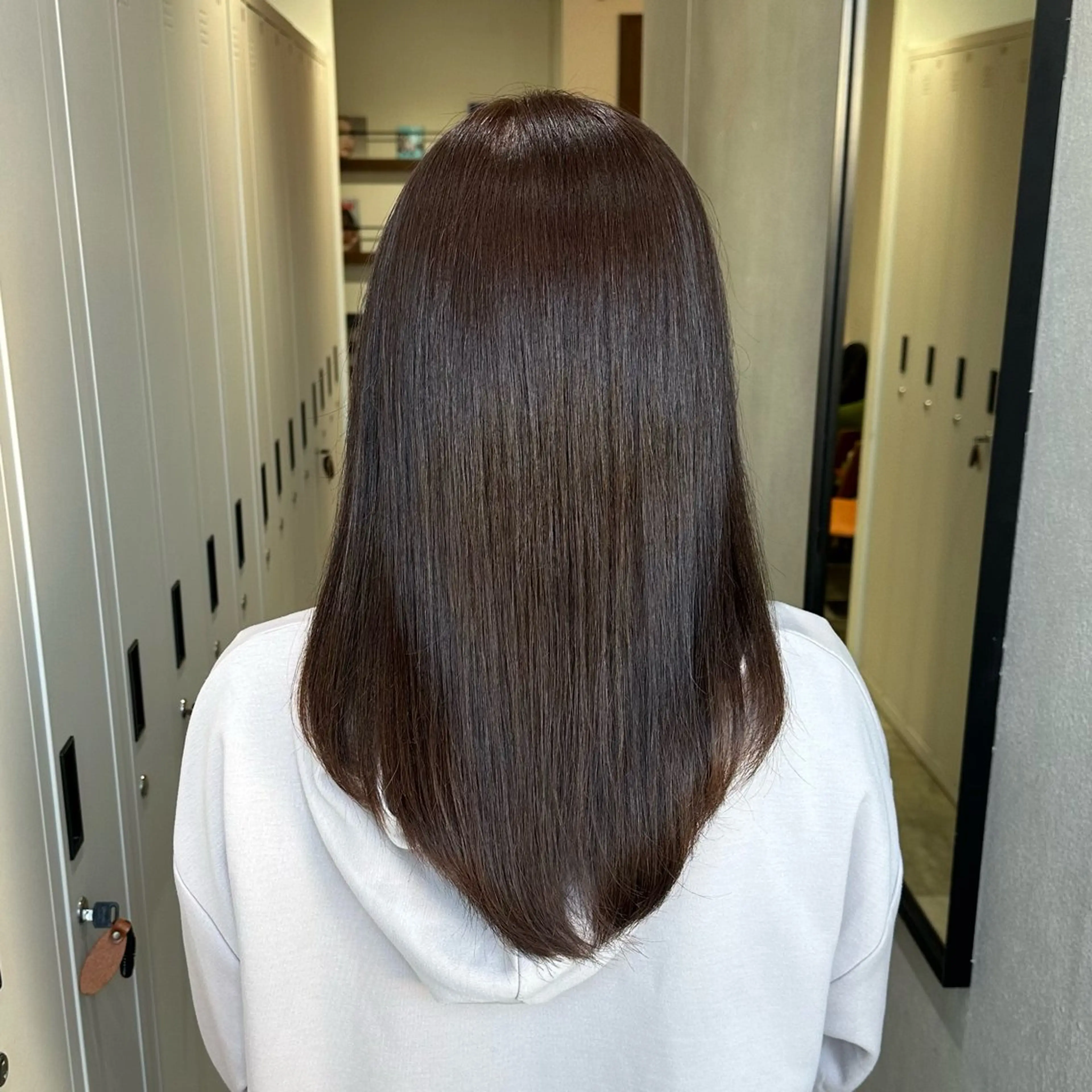 セミロング カラー ベージュカラー パープルカラー もも ／メンズ〜レディースのヘアスタイル