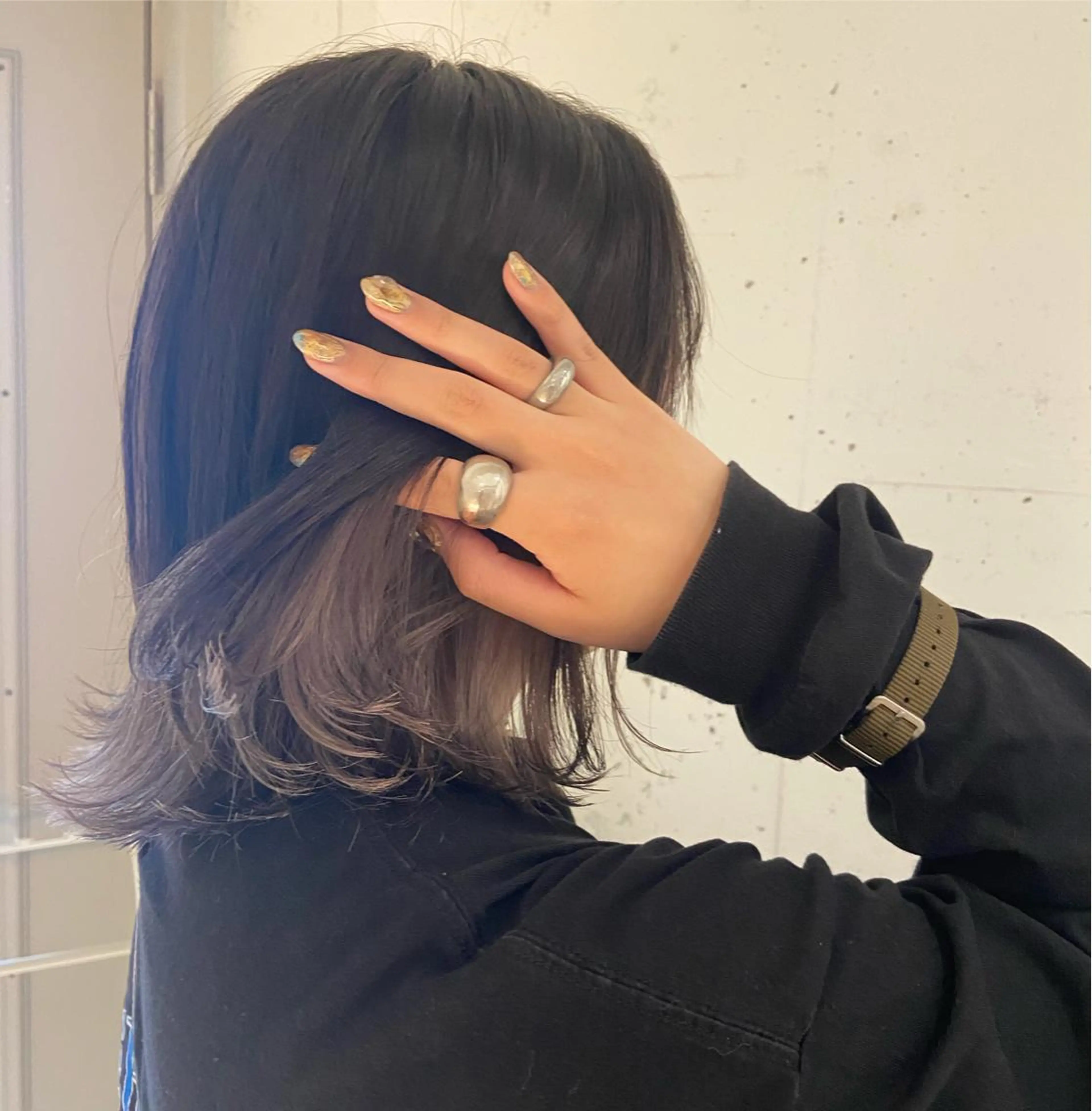 ミディアム カラー ベージュカラー ブリーチ ケアブリーチ 透明感カラー グレージュ ヘアカラー トリートメント ヘッドスパ ヘアセット カジュアルを女っぽく 𝗮𝘆𝗮𝗰𝗼のヘアスタイル