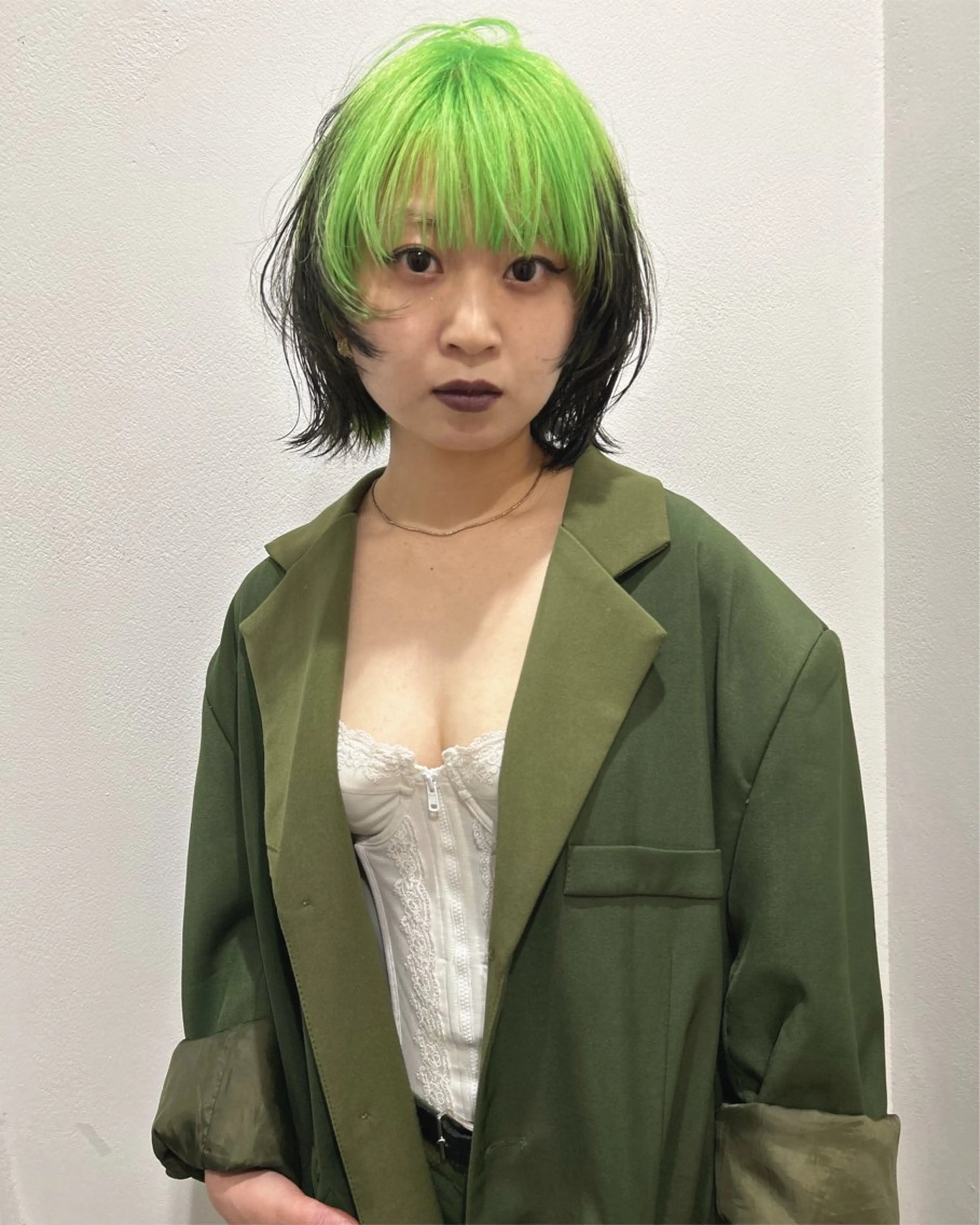 ショート カラー ブリーチ ケアブリーチ デザインカラー カット ヘアカラー トリートメント Loom.所属・村上雅人 ナチュラルモードのヘアスタイル