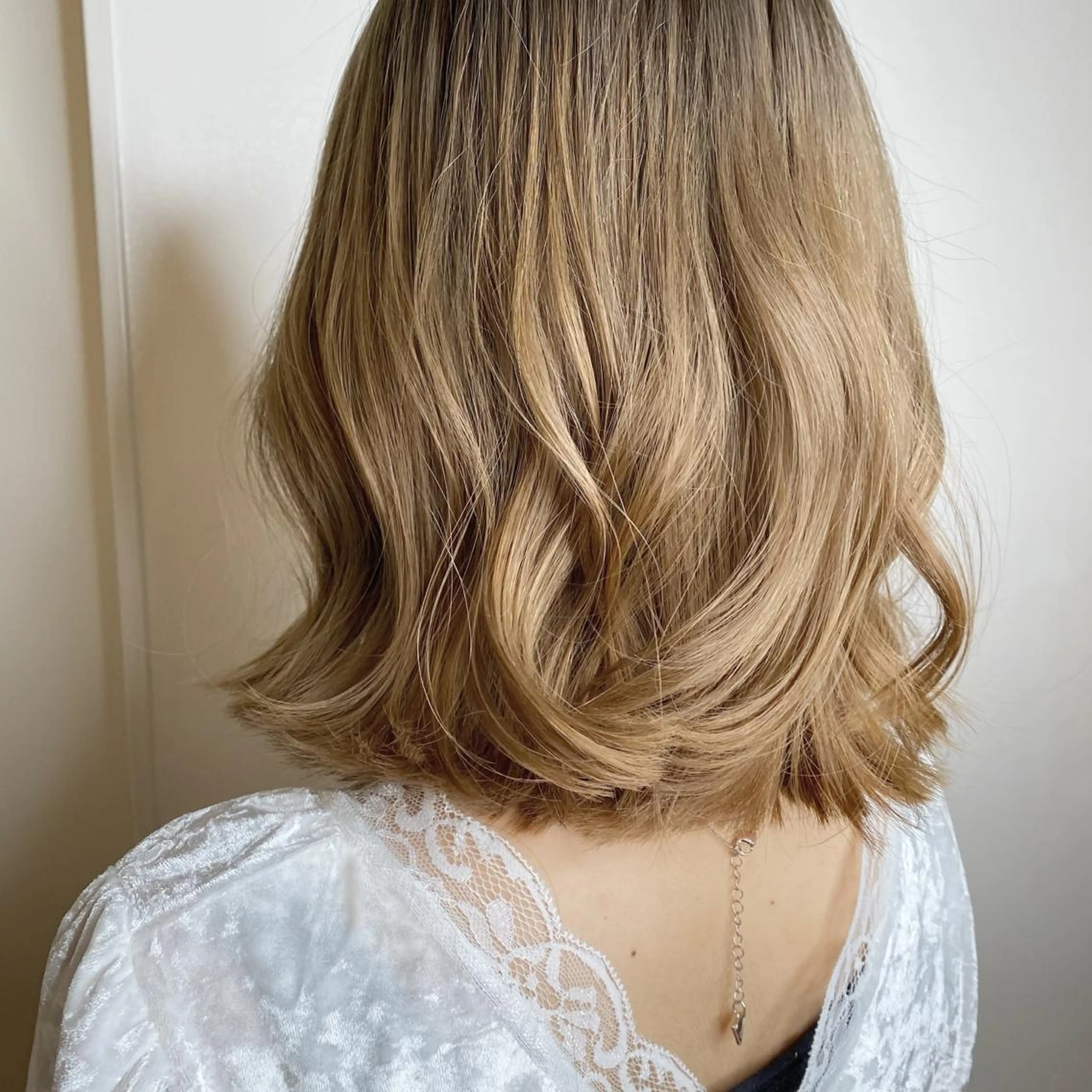 ミディアム カラー ヘアアレンジ マツエク・マツパ ベージュカラー ブロンド ブロンドベージュ Noah's　Ark所属・透明感カラー🫧ヘア セット🫧松本菜月の眉毛・アイブロウイメージ