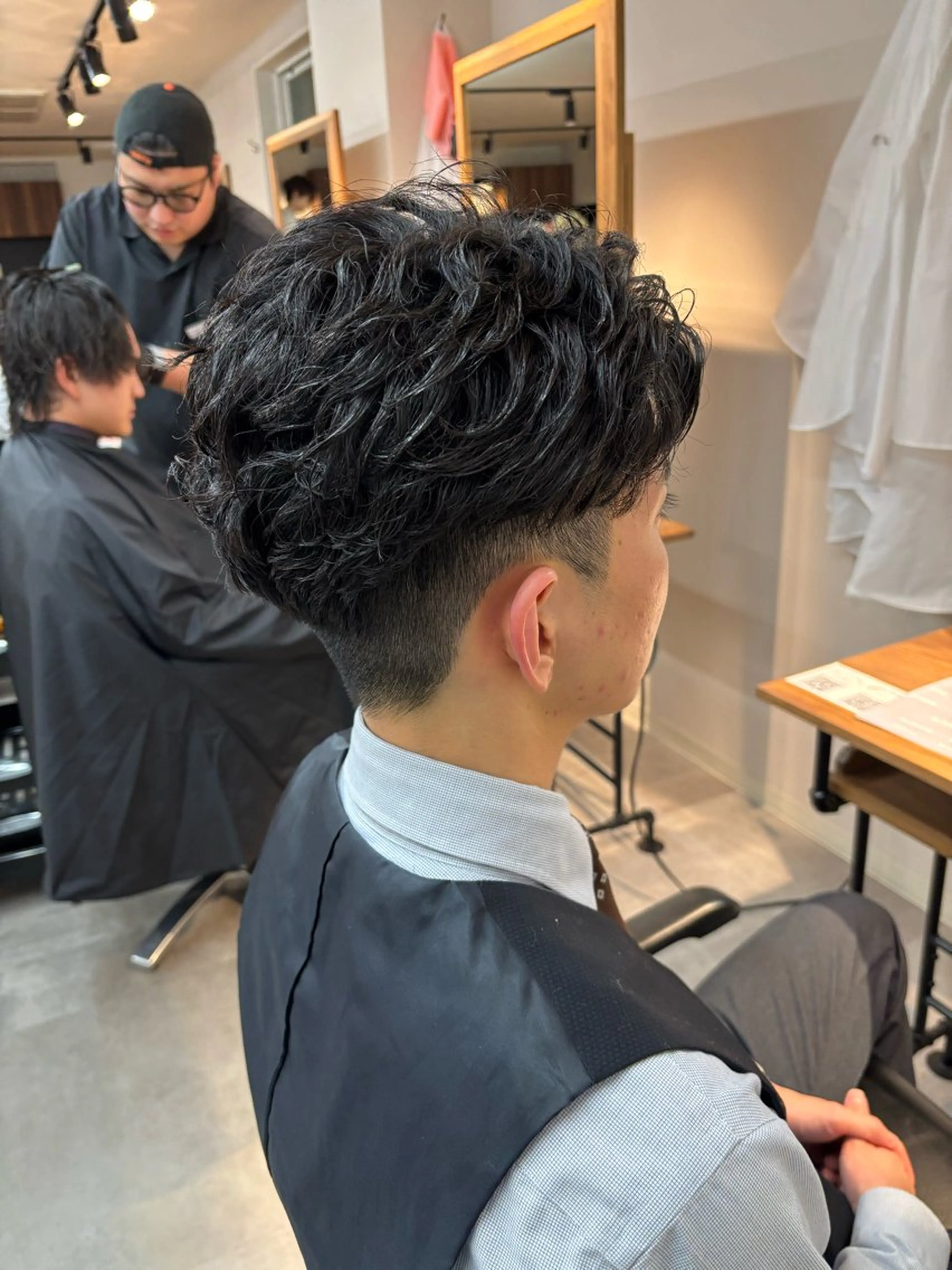 メンズ ビジネス フェザーパーマ メンズパーマ カット パーマ 保立メンズカット 千葉駅フェザーパーマのヘアスタイル