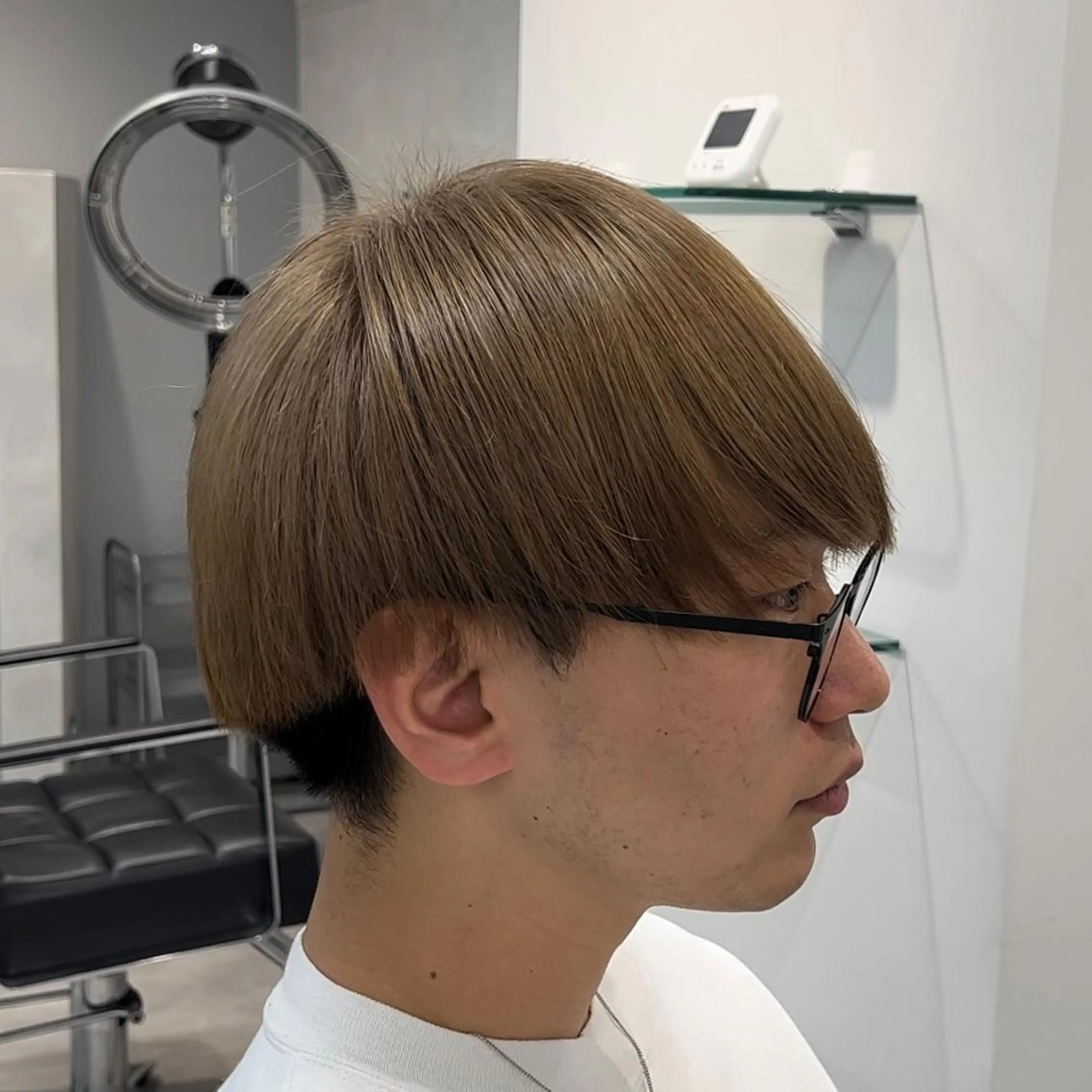 カラー ヘアアレンジ メンズ メンズブリーチ ベージュカラー ブリーチ ミルクティーベージュ SKILL SHIBUYA所属・榎戸 颯汰のヘアスタイル