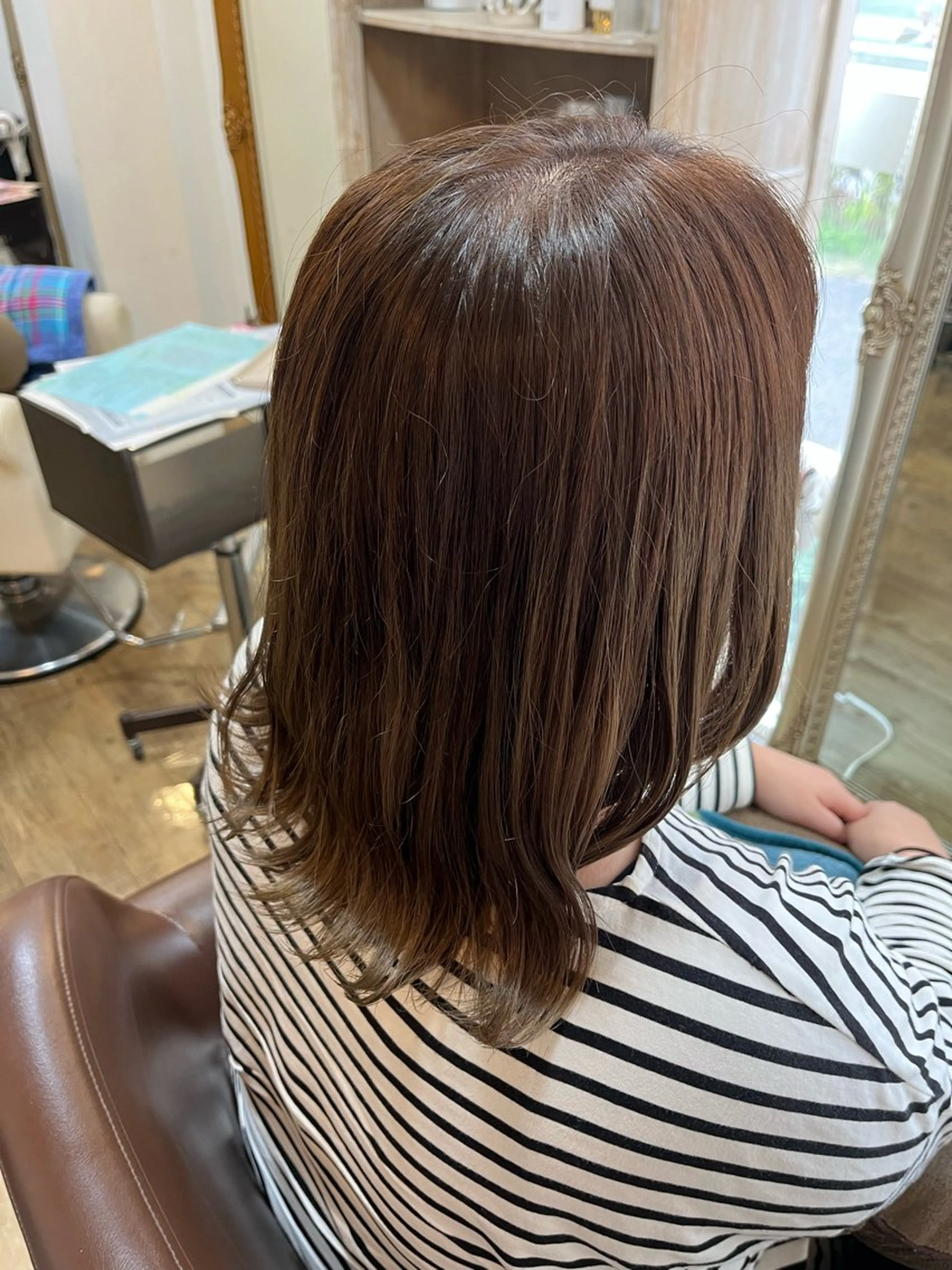 ミディアム カラー ベージュカラー ブリーチ ヘアカラー 伊藤 ひなののヘアスタイル