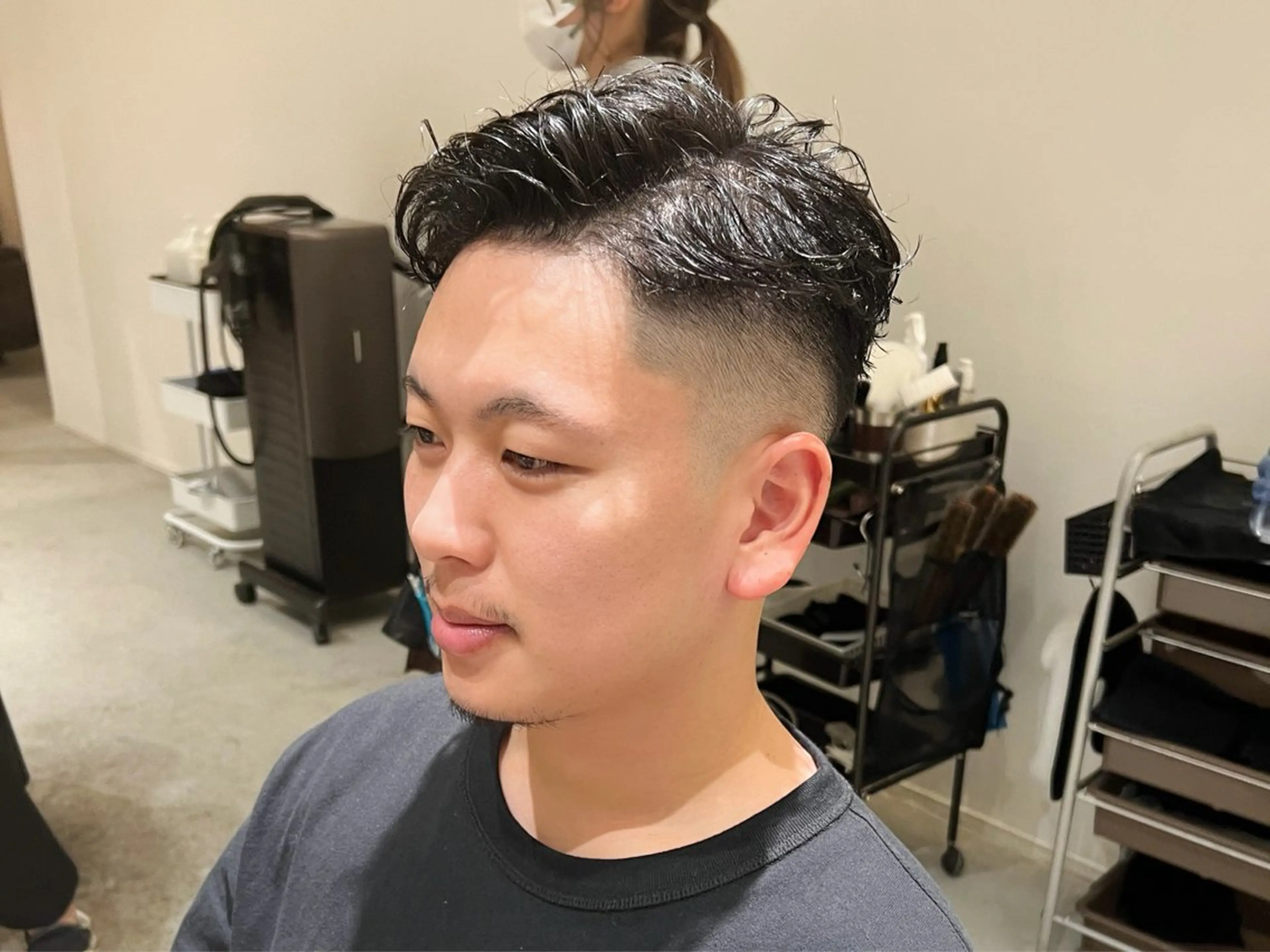 ショート パーマ メンズ フェードカット メンズパーマ 七三 服部 雄輝のヘアスタイル