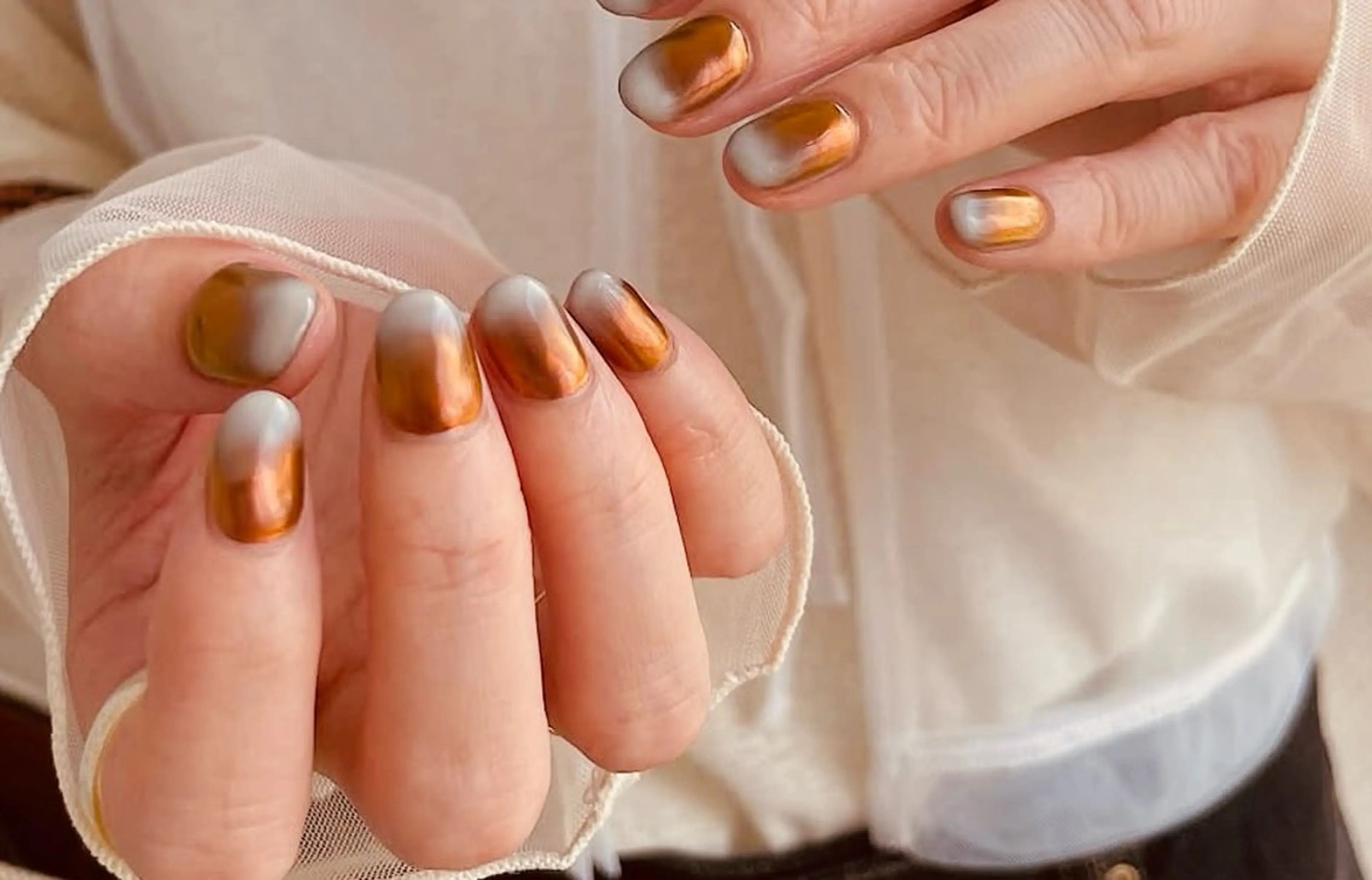⚪︎mirror 🥨ミラーネイル(オフ時間30分プラスです)の写真