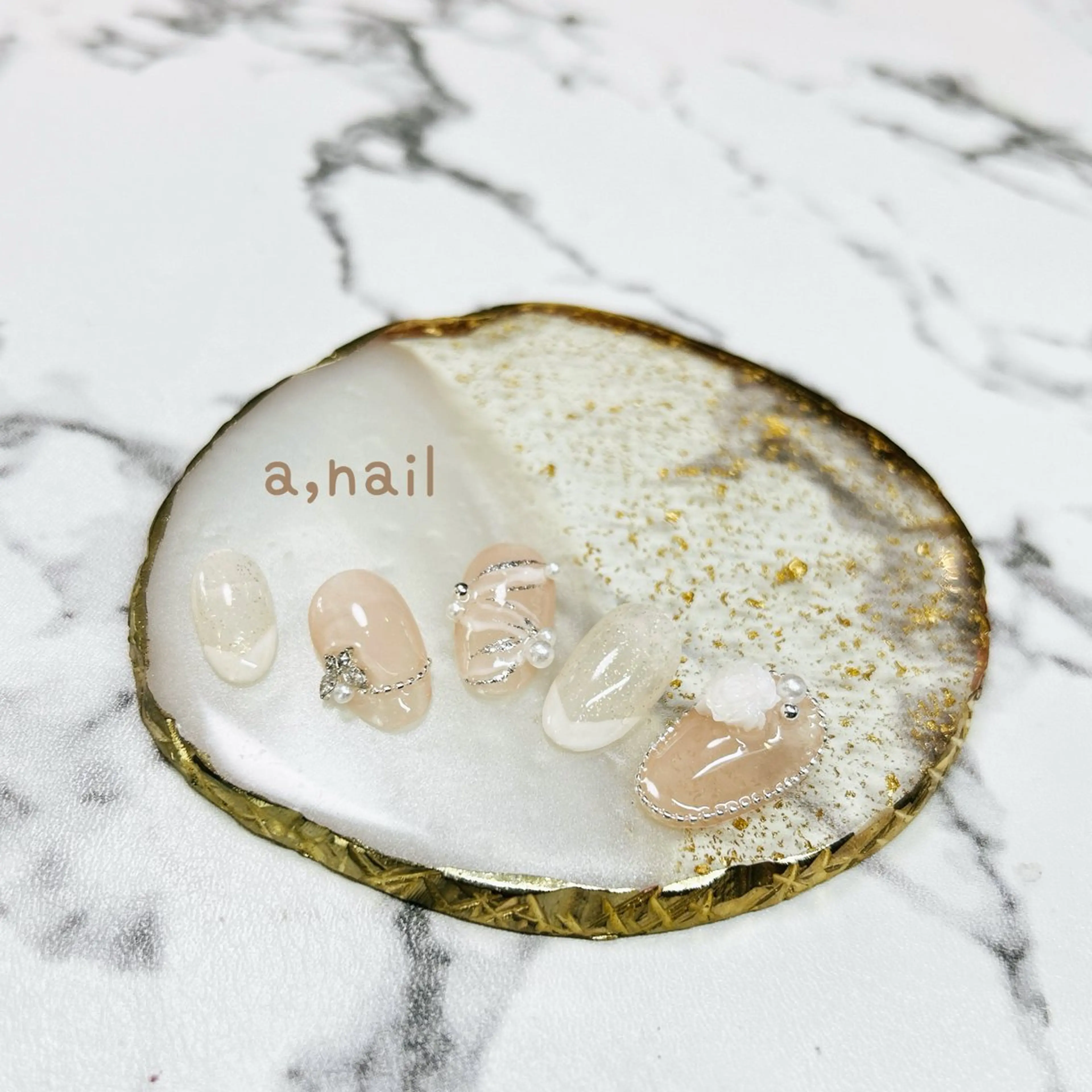 ネイル フレンチネイル キラキラネイル 韓国ネイル リボン ワンホンネイル ハンドネイル ネイルサロン エーネイルのネイルデザイン