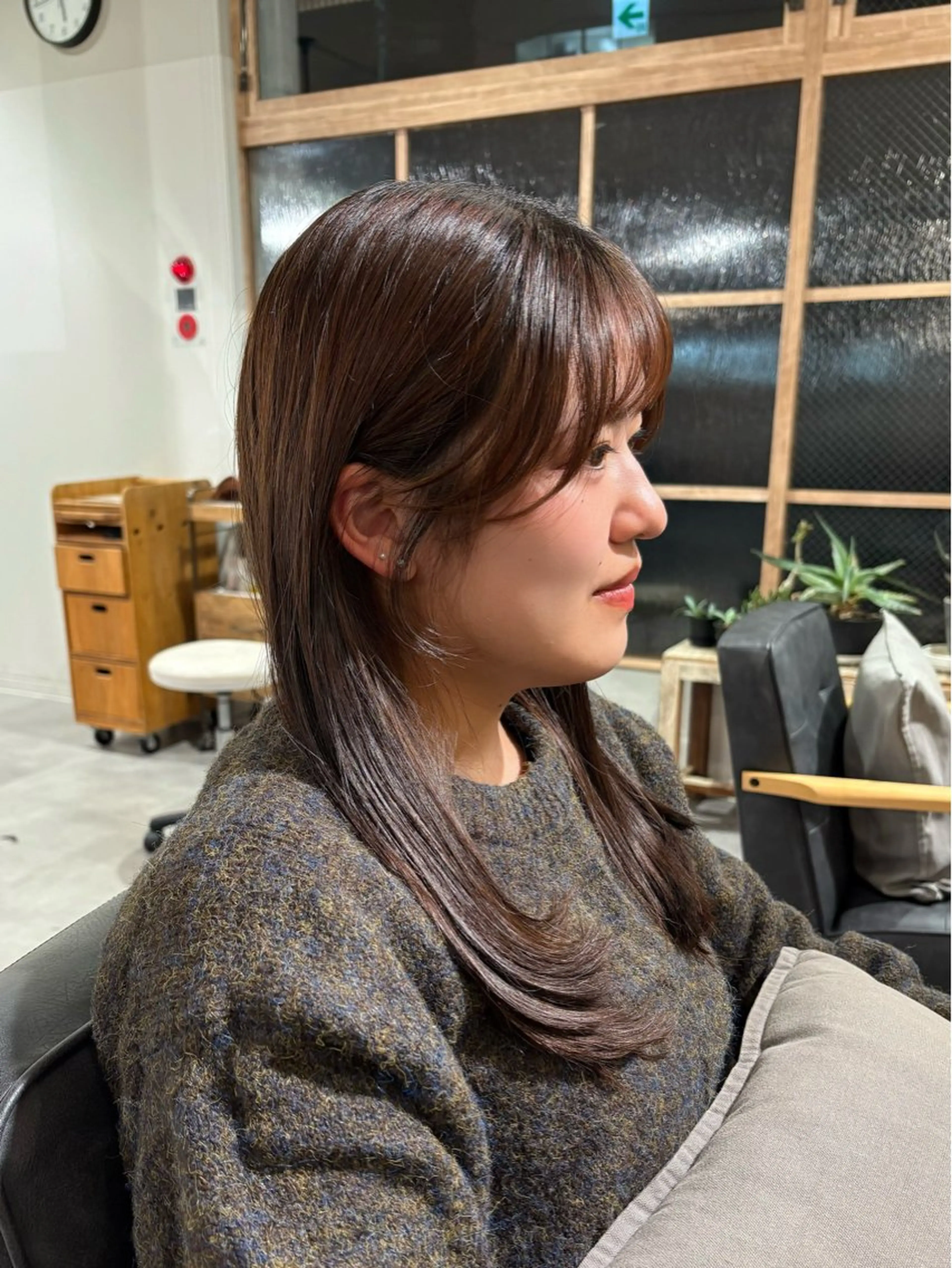 セミロング 顔周りカット 栗原 歩美のヘアスタイル