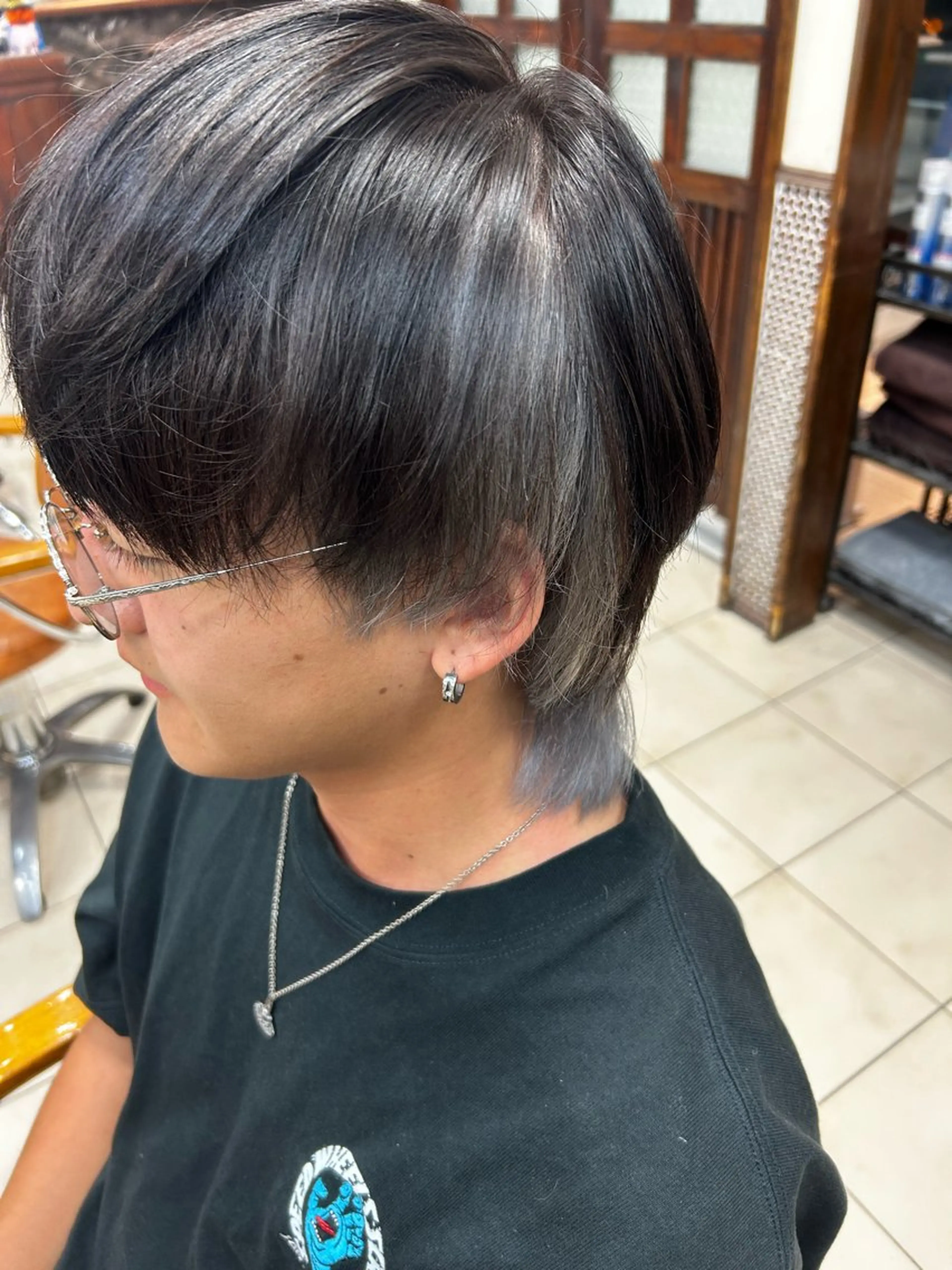 カラー メンズ メンズインナーカラー インナーカラー シルバー カット ヘアカラー メンズ特化/カット: パーマ🔥REO🔥のヘアスタイル