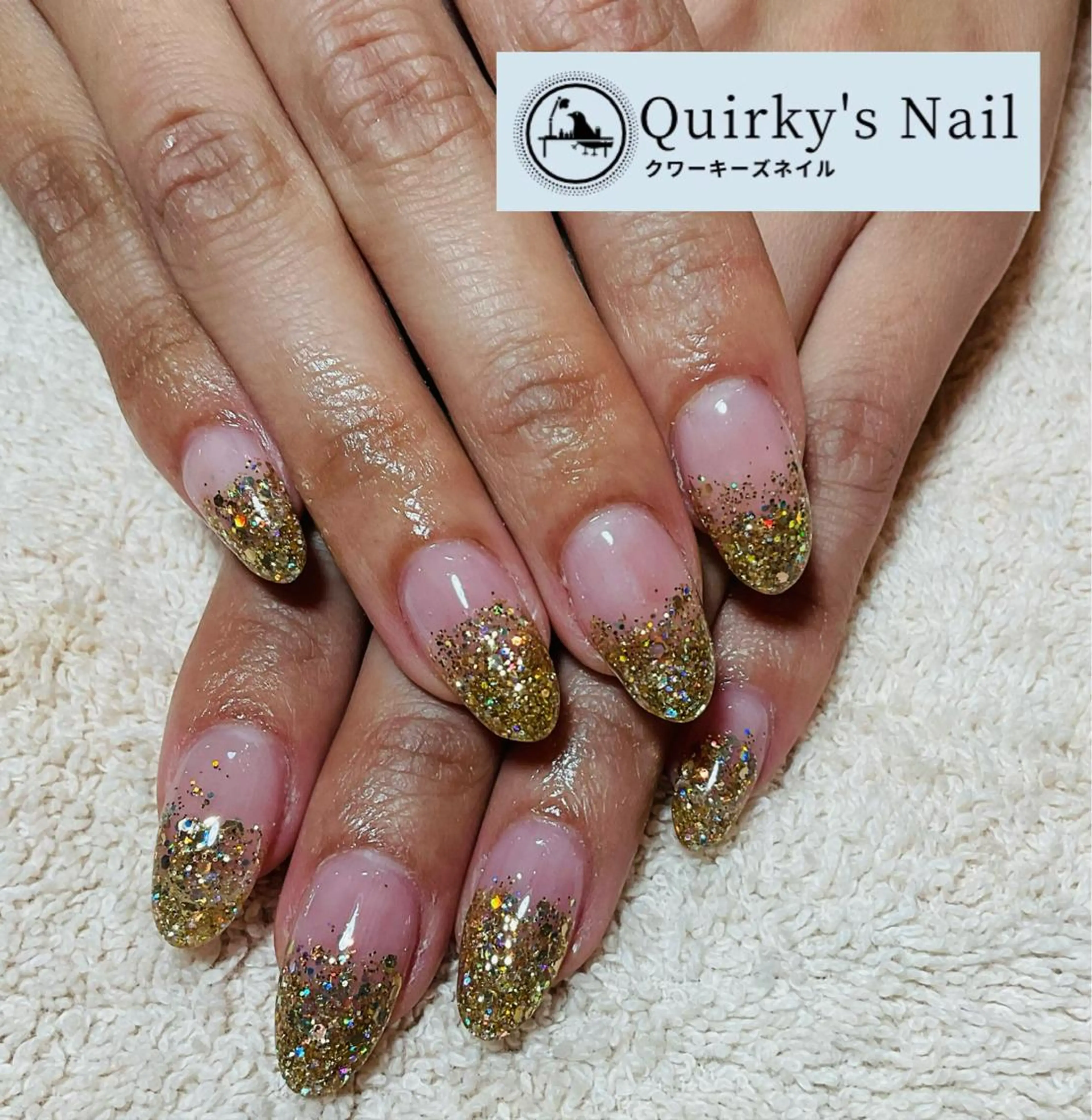 ネイル アートネイル ジェルネイル ゴールド グラデーション ホログラムネイル Quirky's Nail【栄店】のネイルデザイン