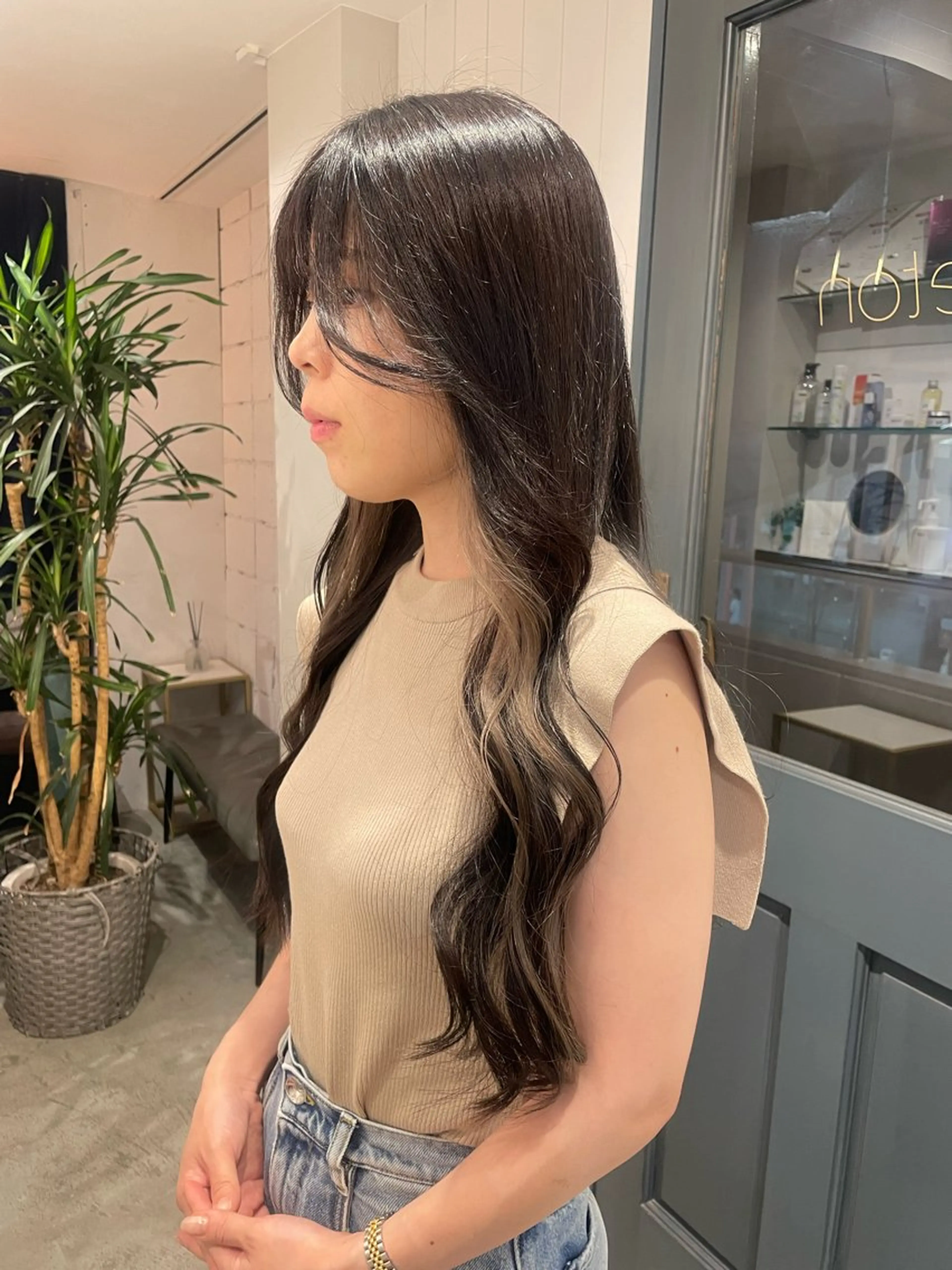 ロング カラー アッシュ アッシュグレー ベージュカラー インナーカラー 石川 優奈のヘアスタイル
