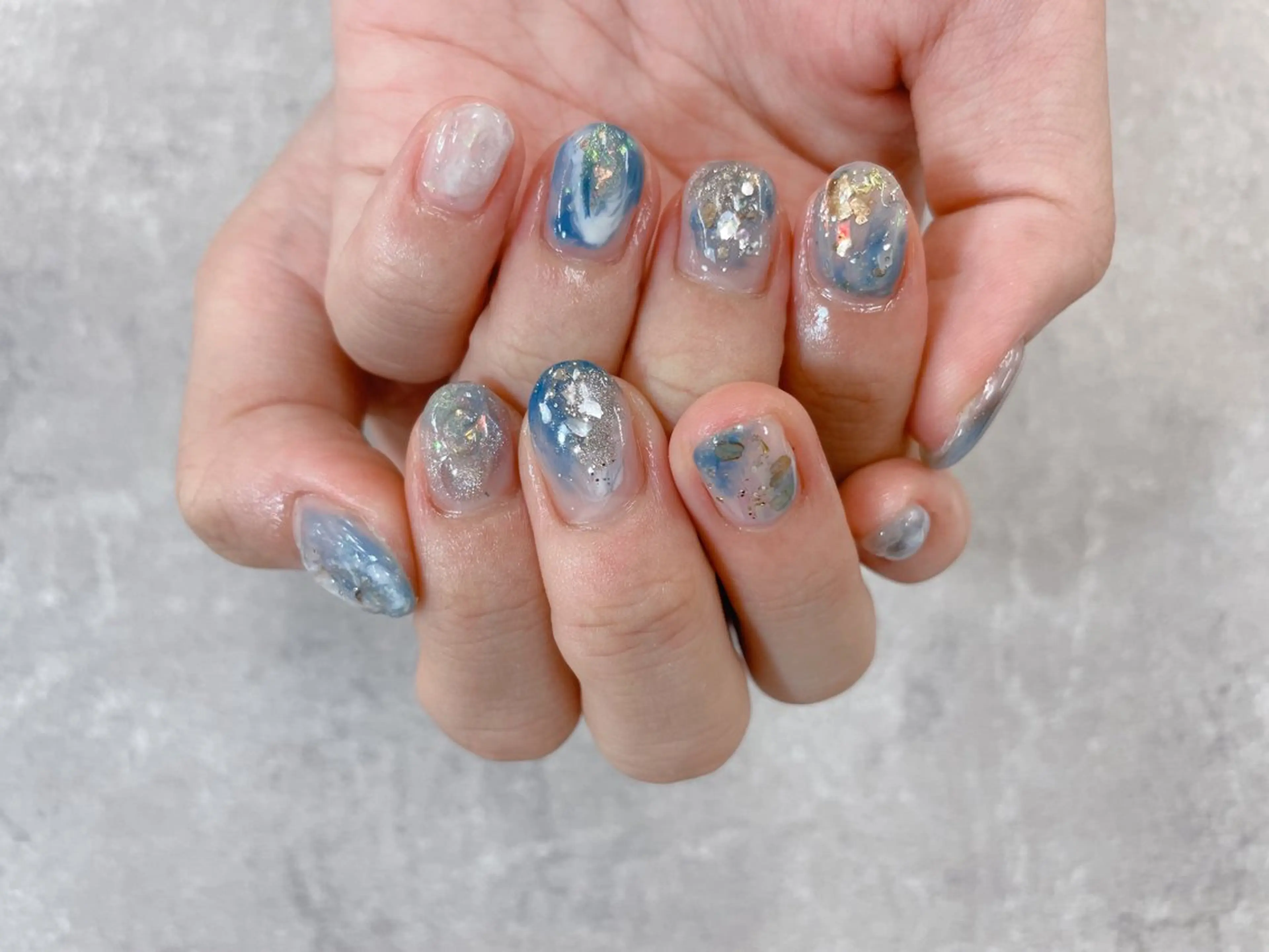 ネイル ブルー キラキラネイル ラメ(グリッター) マグネットネイル ニュアンスネイル ハンドネイル foglia❁﻿. ⌇﻿imamuraのネイルデザイン