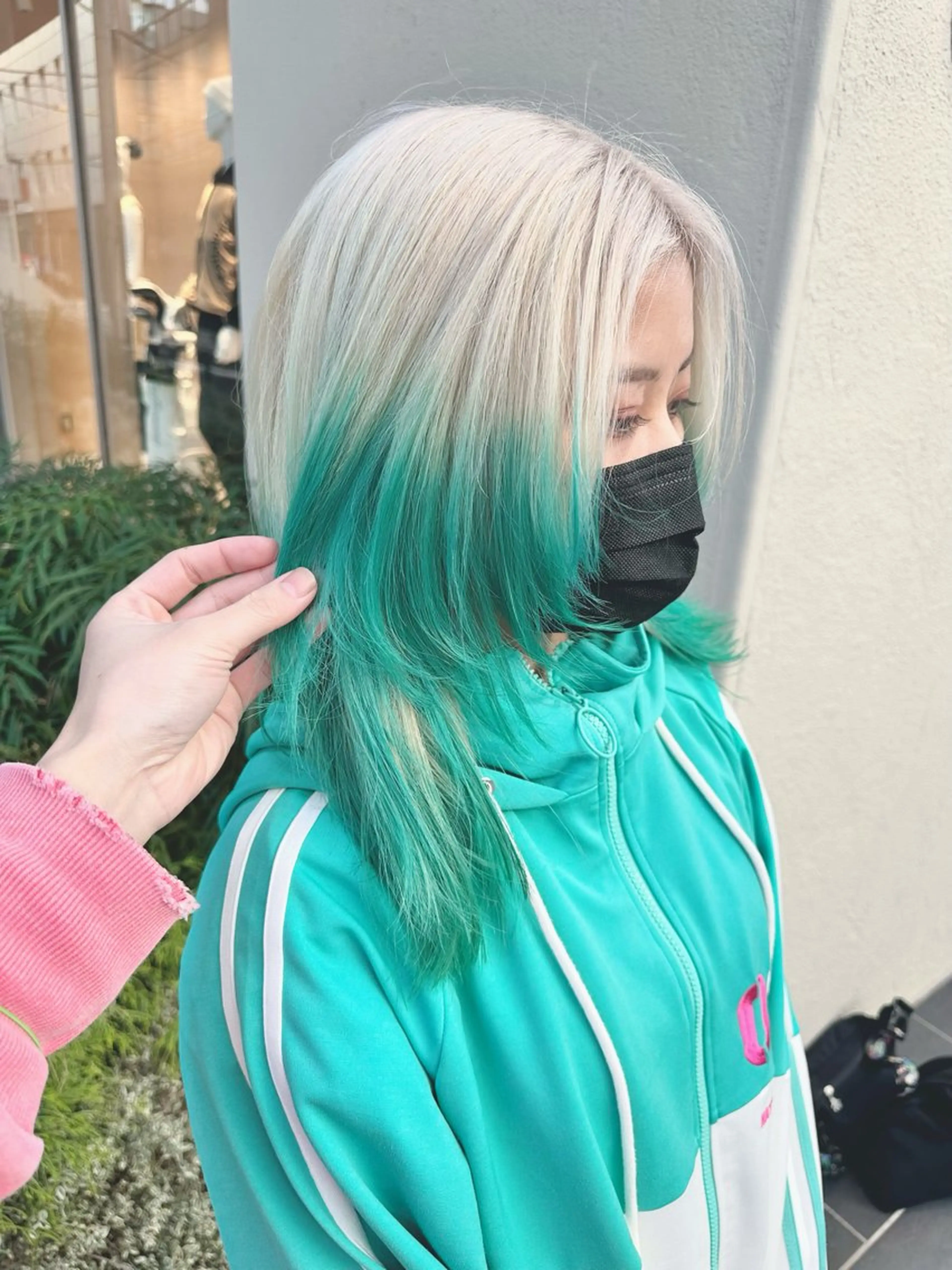 セミロング カラー ウルフとハイトーン みっちー✂️のヘアスタイル