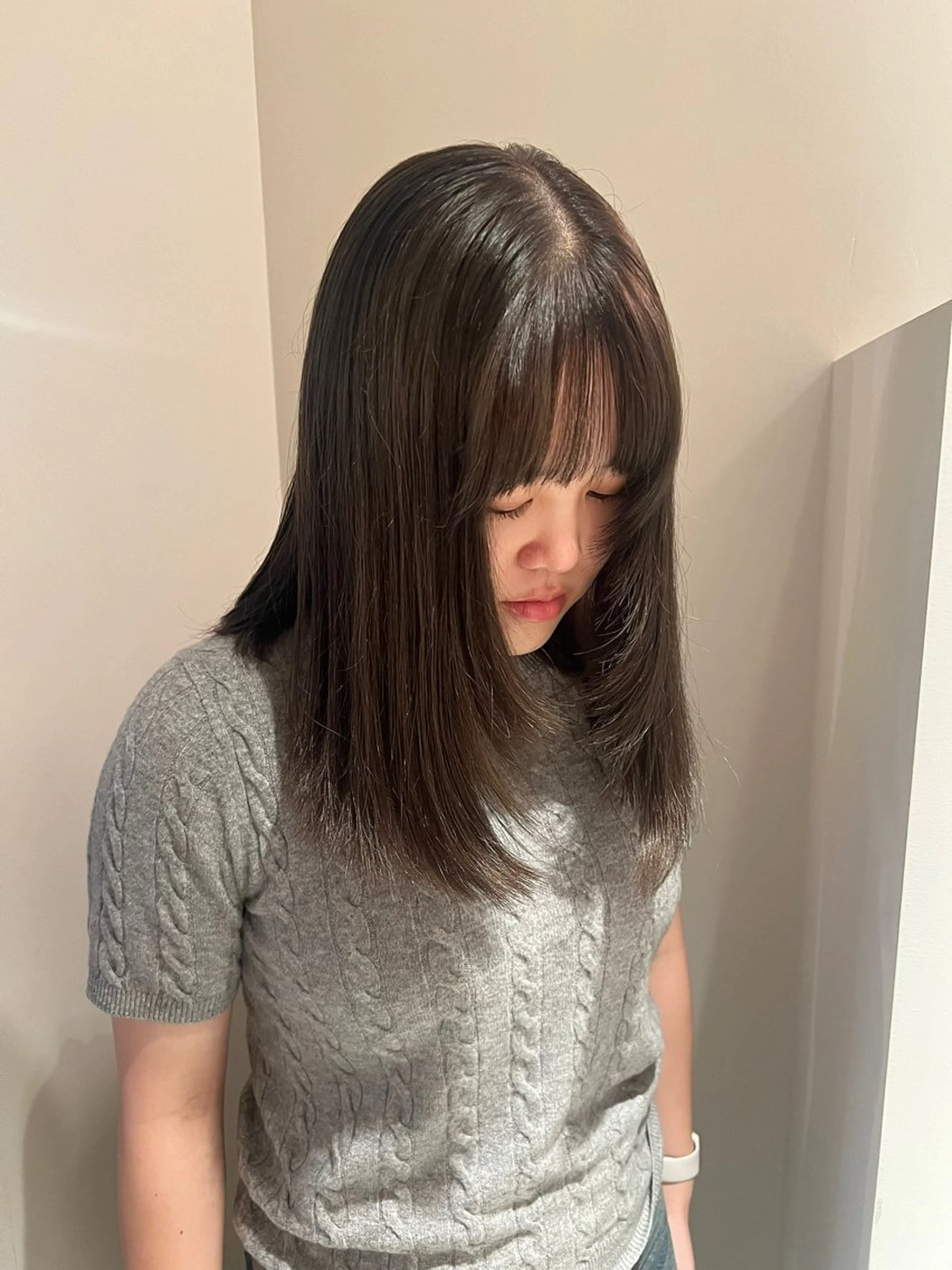 セミロング 伊藤 美咲のヘアスタイル