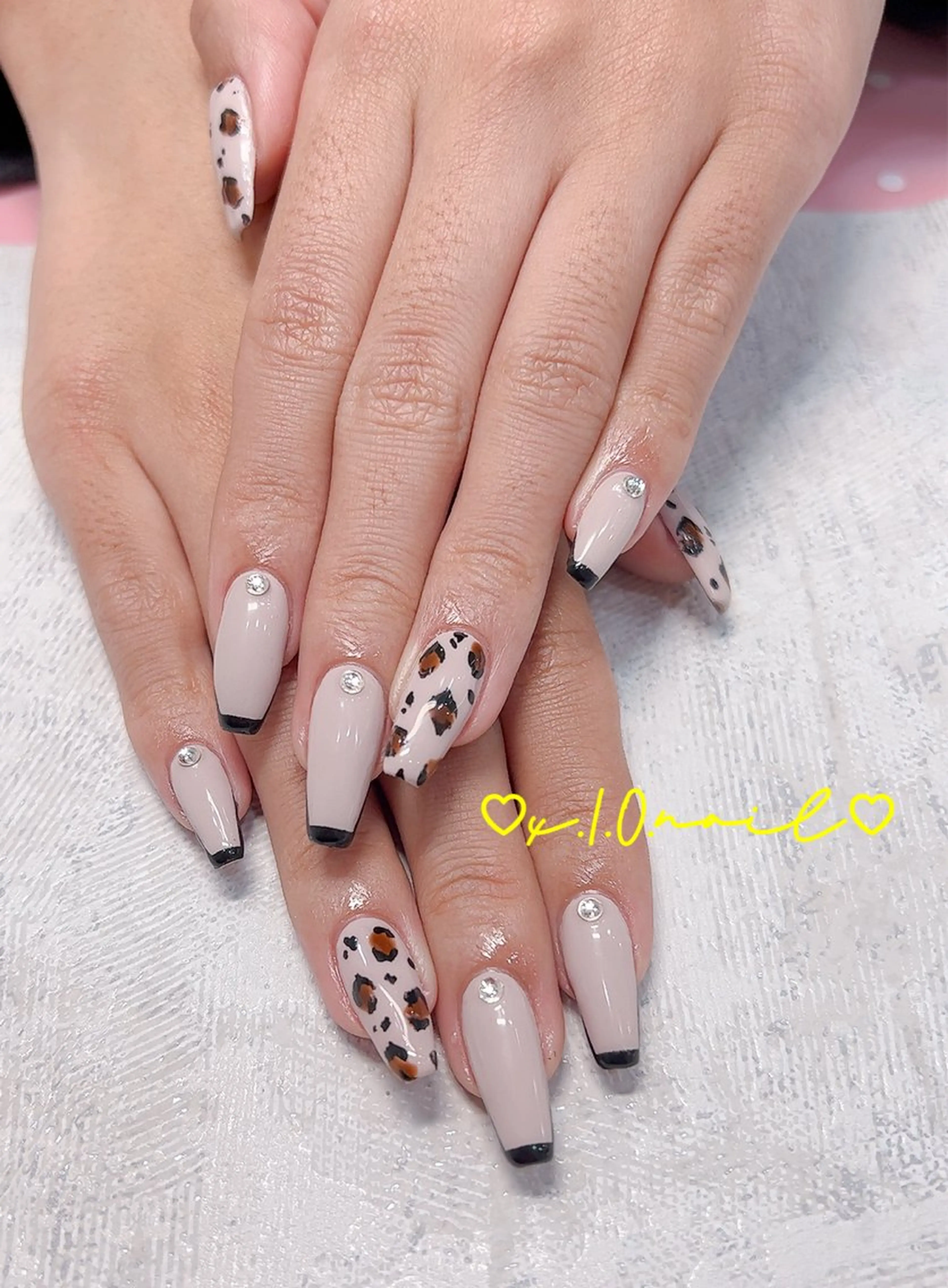 ネイル アニマル柄 アートネイル ジェルネイル ニュアンスネイル ネイルチップ ハンドネイル x.1.0.nail ♡Cのネイルデザイン