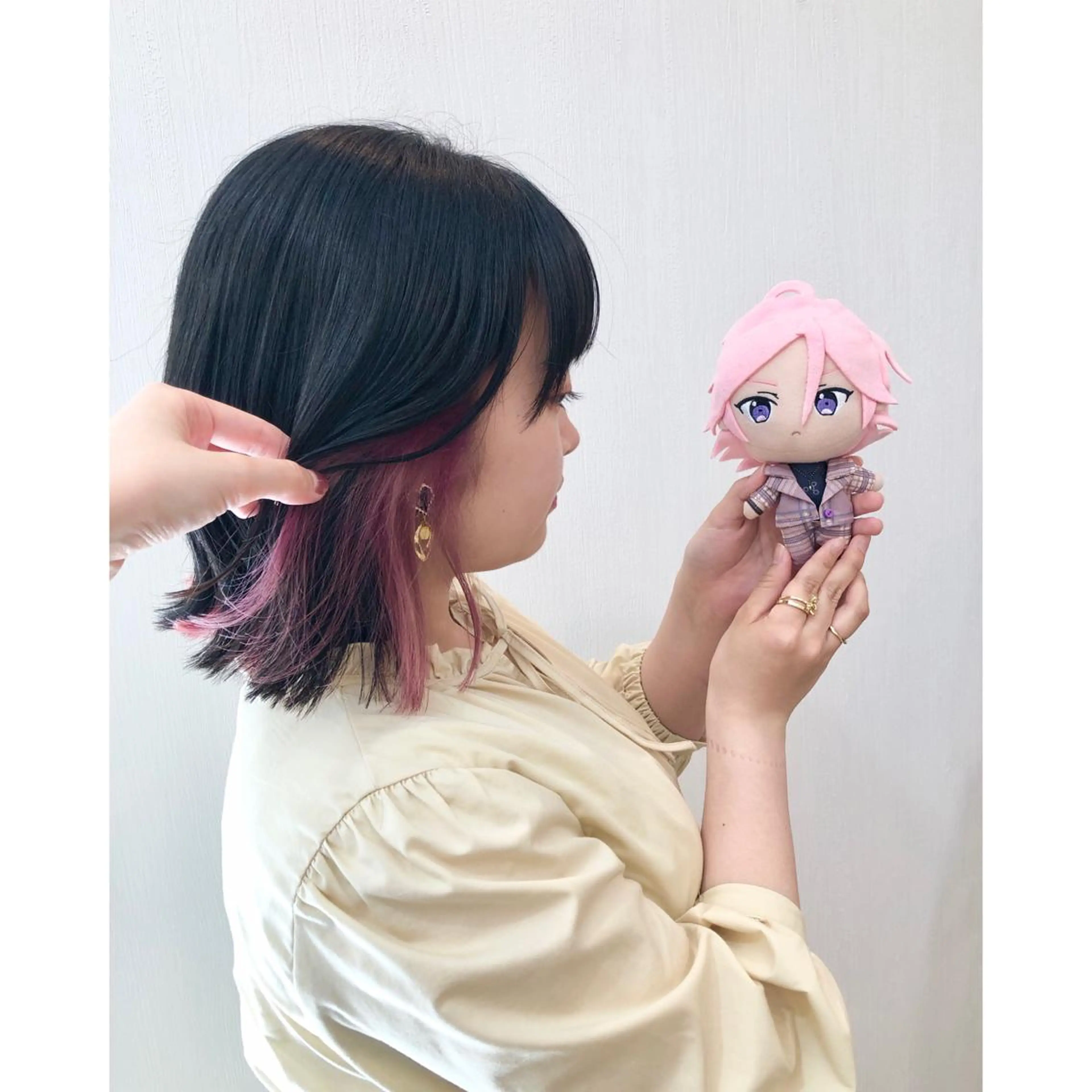 ミディアム カラー ブリーチ イヤリングカラー ピンクカラー 推しカラー✨ オタク美容師ユウカのヘアスタイル