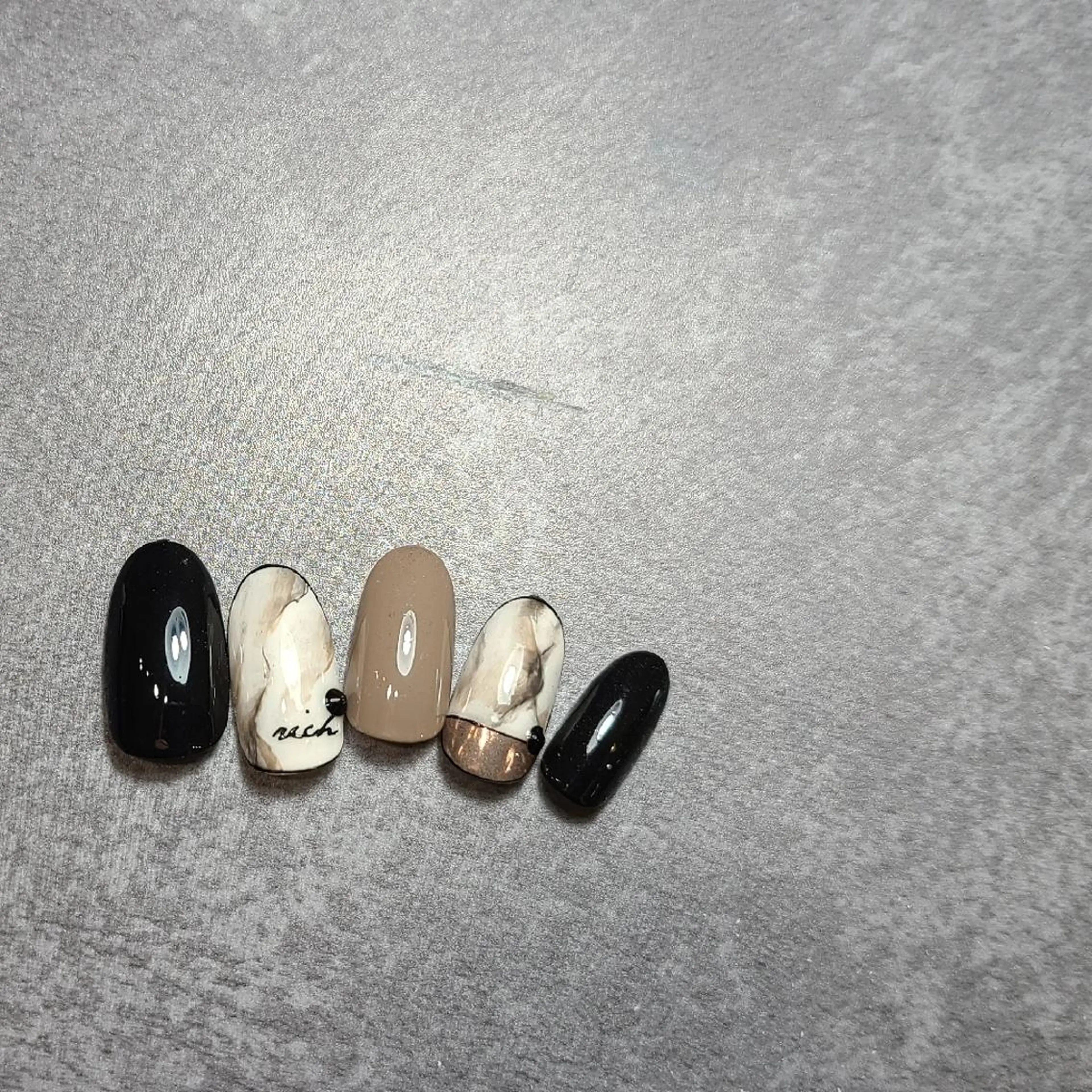 ネイル ミラーネイル ニュアンスネイル ハンドネイル NOGUCHI  KANAのネイルデザイン