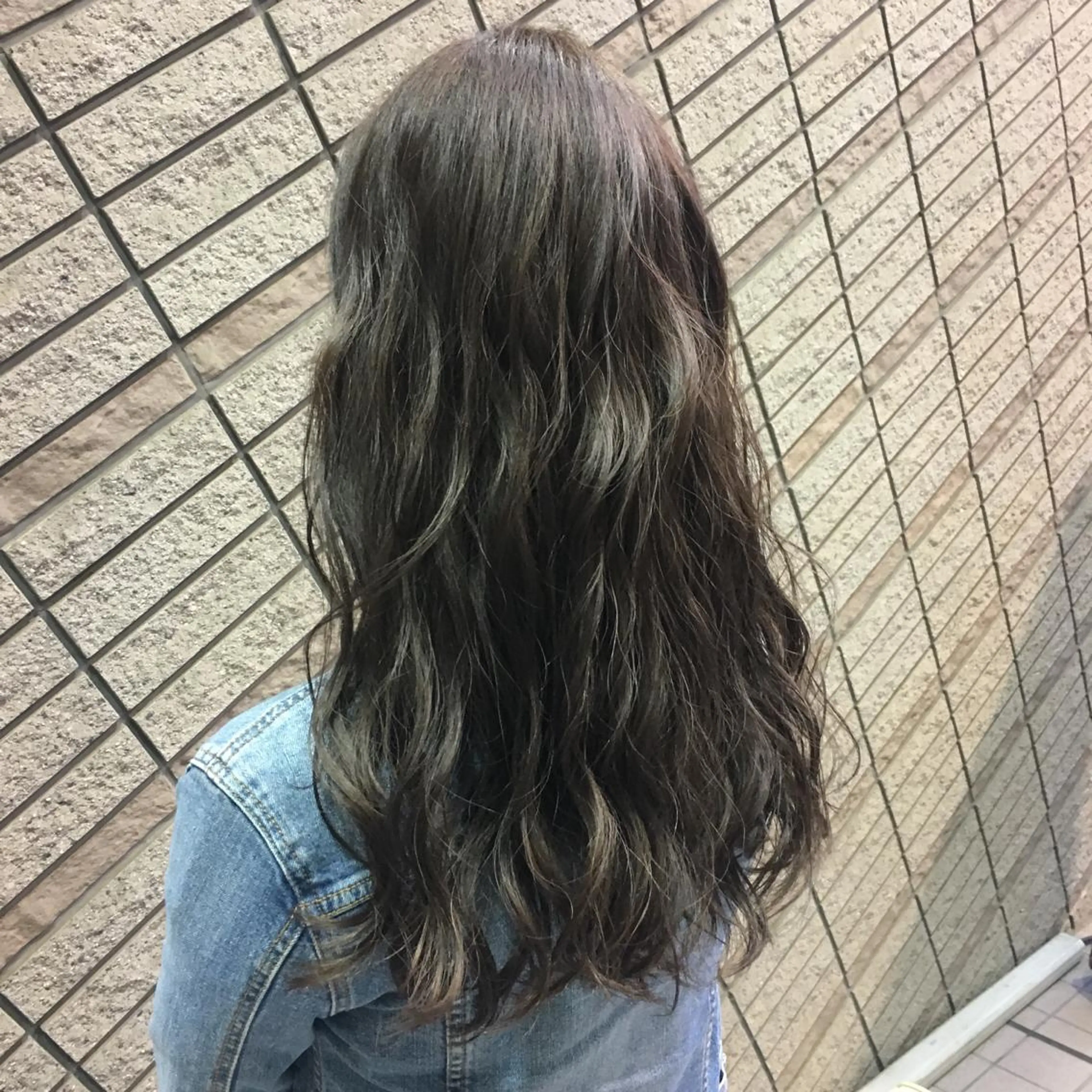 カラー イルミナカラー ラベンダーカラー シルバー 外国人風カラー 縮毛矯正 N° jillva ♦️川端裕司♦️のヘアスタイル