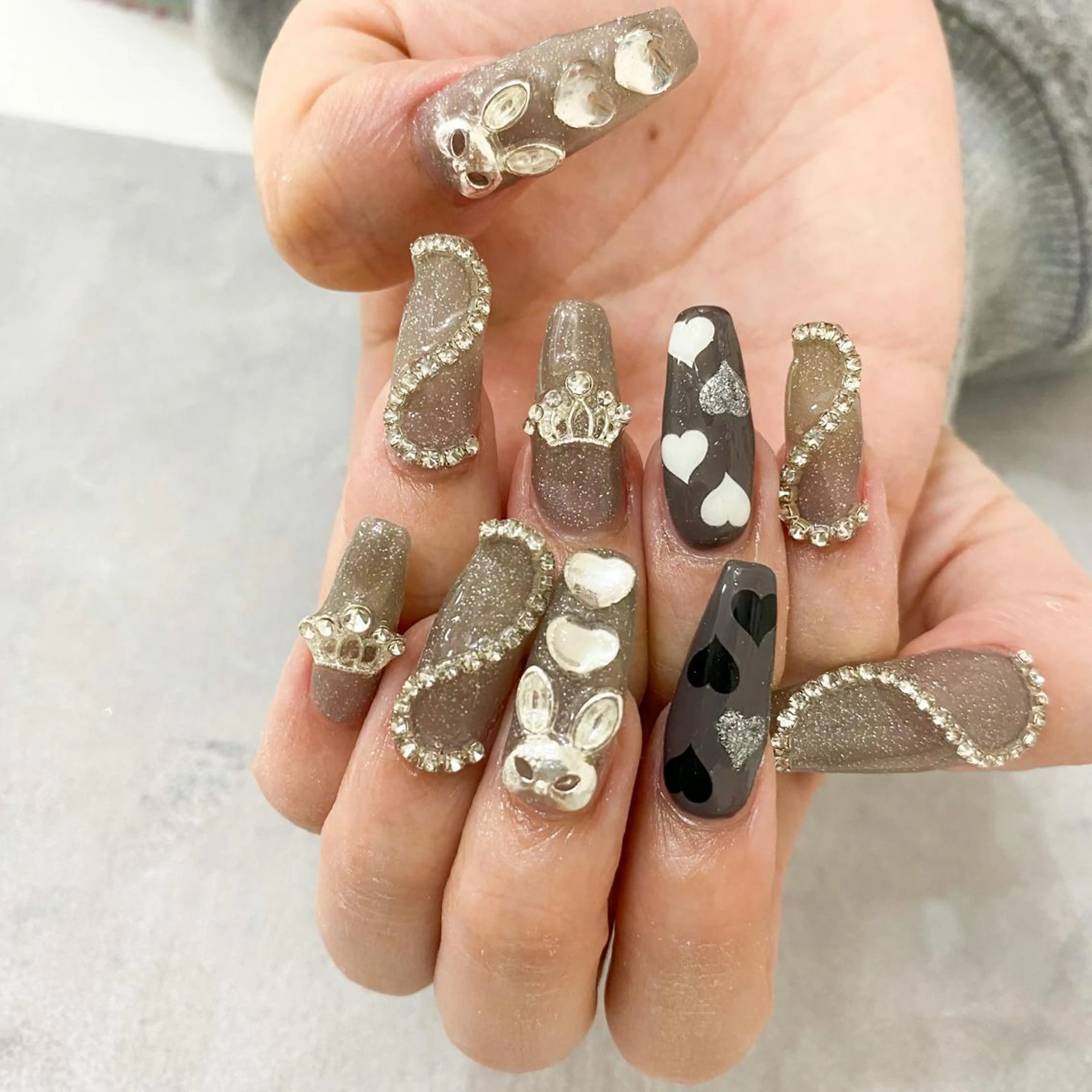 ネイル ハンドネイル ゴテゴテ💙ワンホン リオナのネイルデザイン