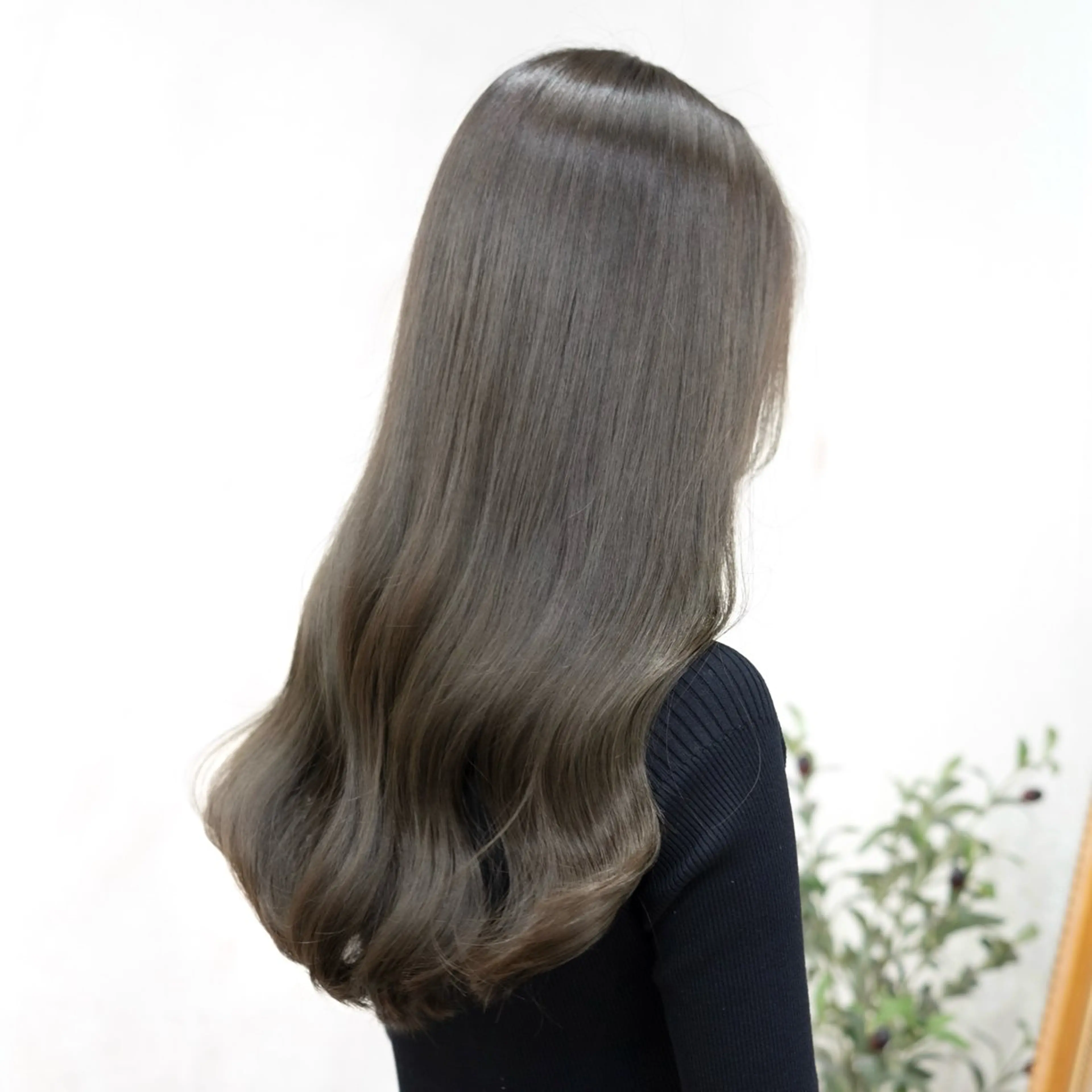 ロング カラー ベージュカラー 透明感カラー カット ヘアカラー トリートメント ALLY（アリー）所属・ミニモお気に入り数 No.1宍戸雄弥のヘアスタイル