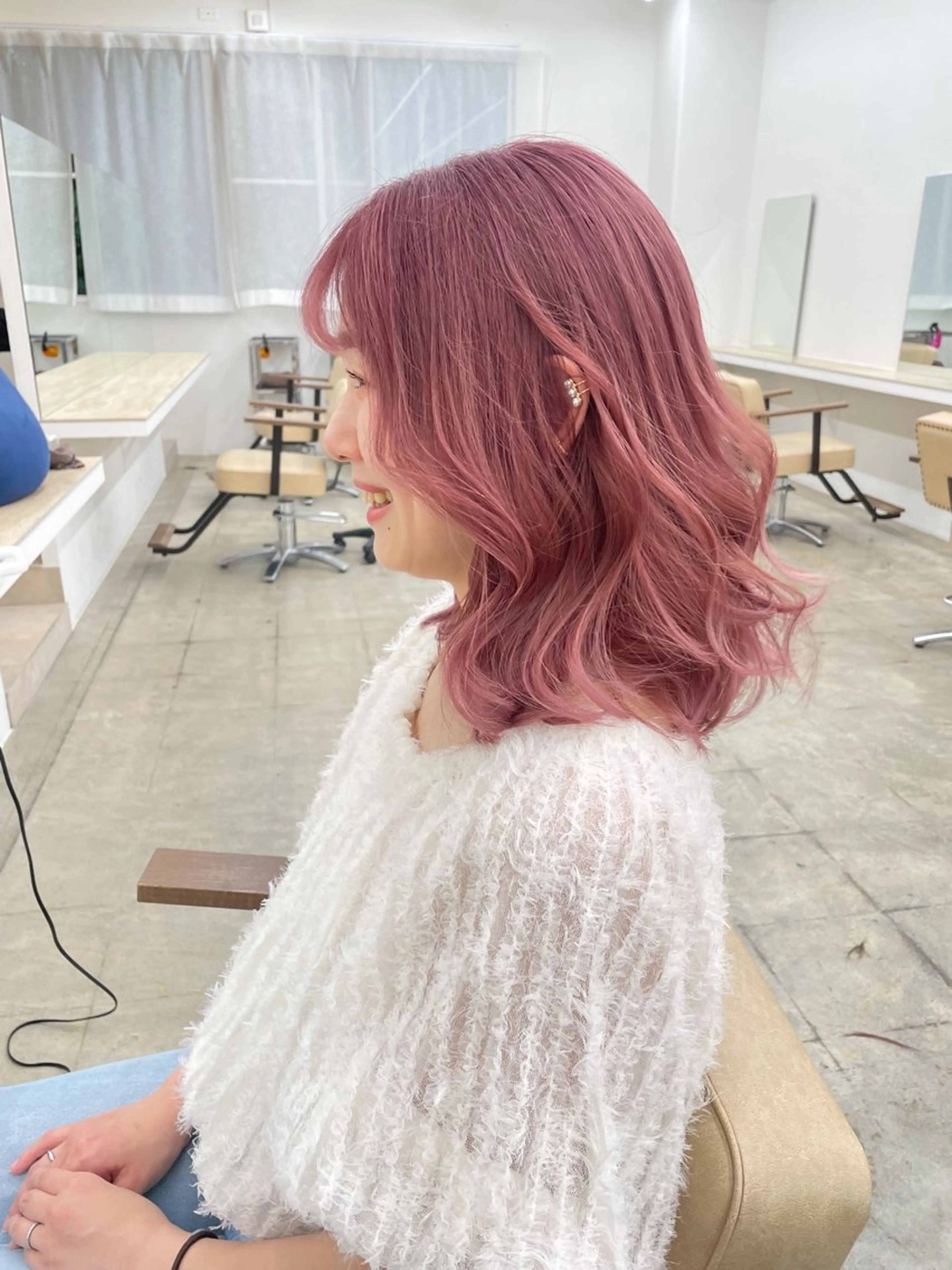 ミディアム カラー ベージュカラー ブリーチ ケアブリーチ ダブルカラー ハイトーンカラー カット ヘアカラー トリートメント ハイトーン/レイヤー /ケアブリーチ石川治のヘアスタイル