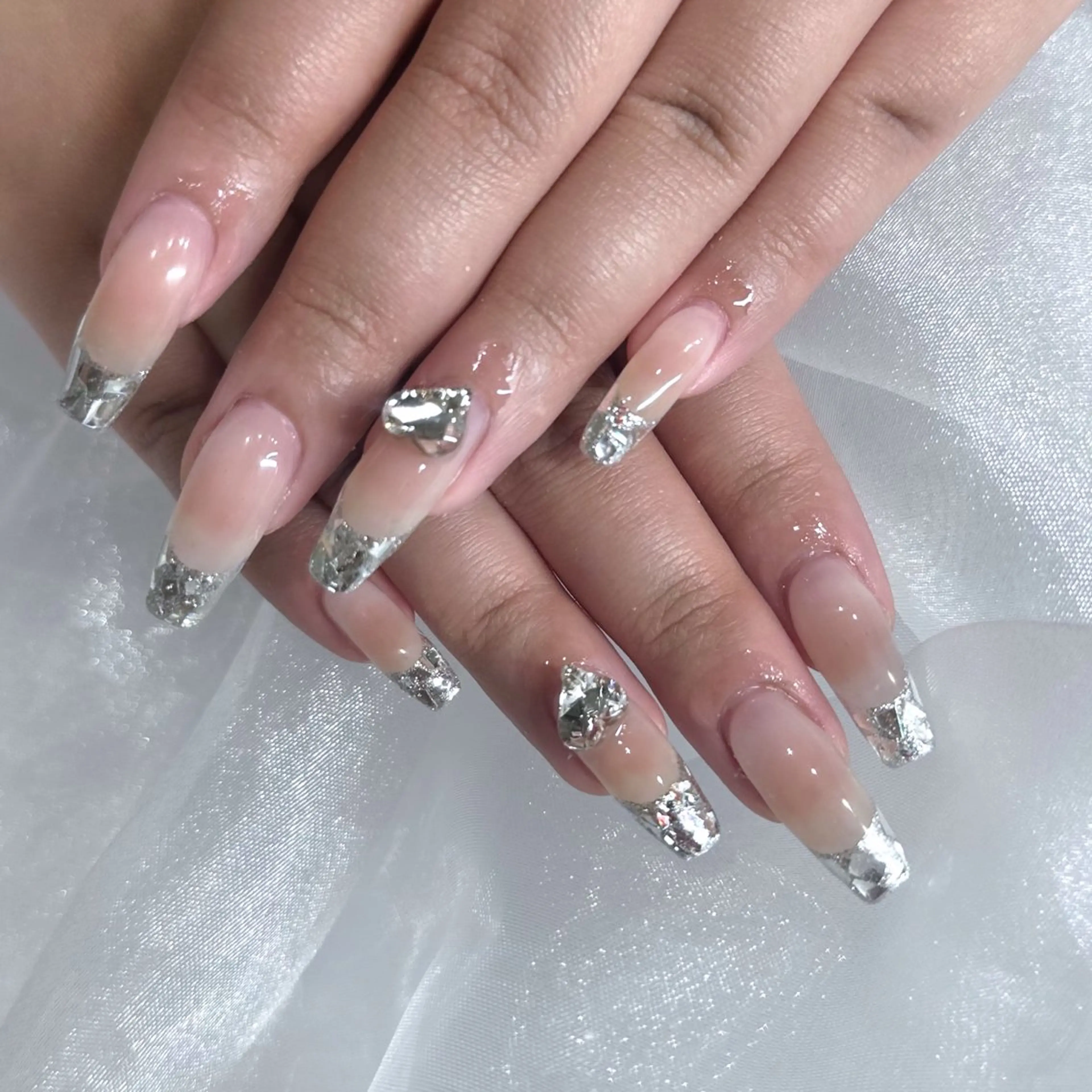 ネイル チークネイル フレンチネイル ガラスフレンチ ハート キラキラネイル ume hairsalon所属・nono/ 熊取ネイルサロンのネイルデザイン