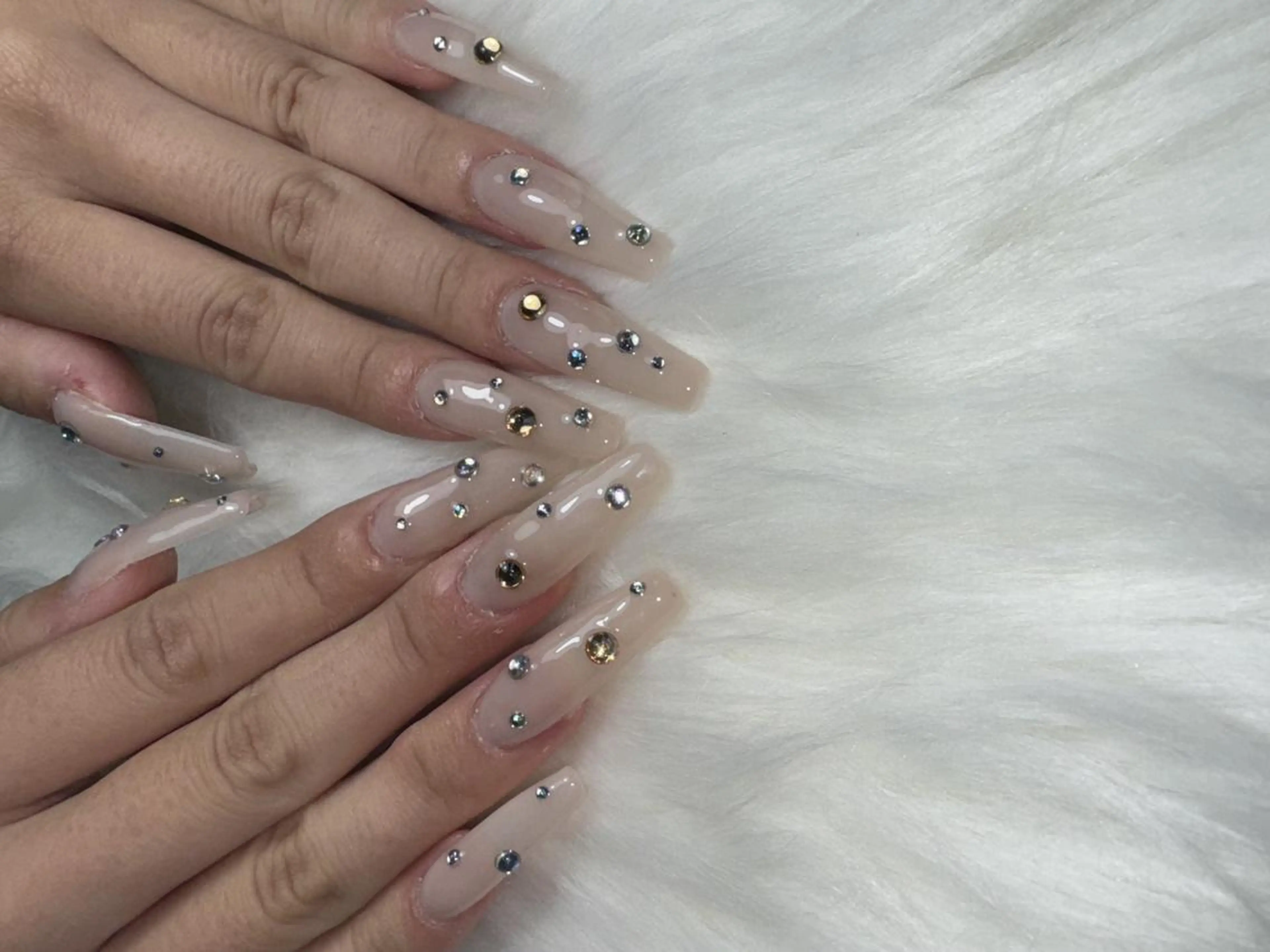 ネイル 長さ出し キラキラネイル ワンカラーネイル ストーンネイル ハンドネイル SANA🩵 ネイリストのネイルデザイン