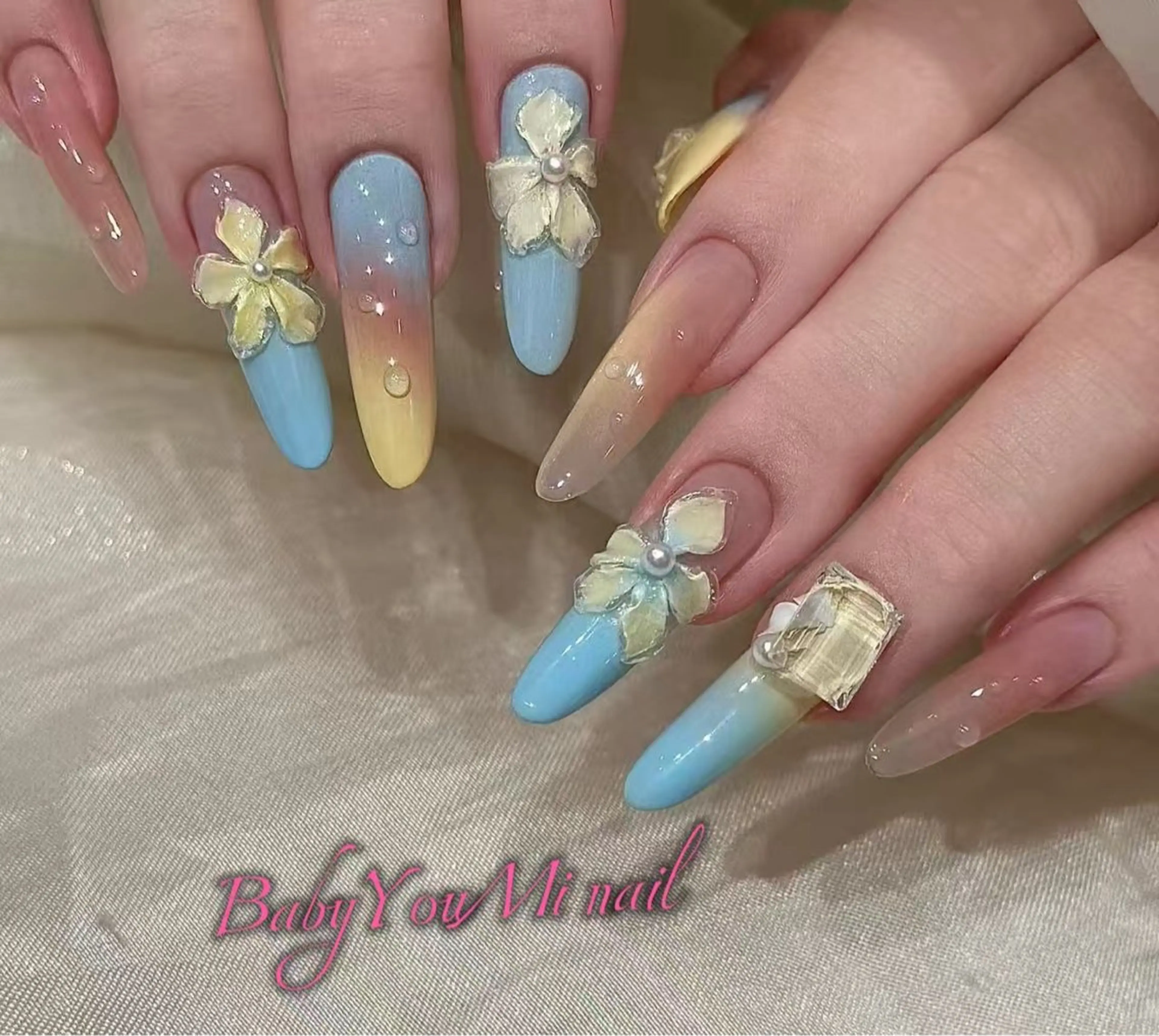 ネイル オーロラネイル フラワーネイル フットネイル フレンチネイル ジェルネイル ハンドネイル 相沢 さやかのネイルデザイン