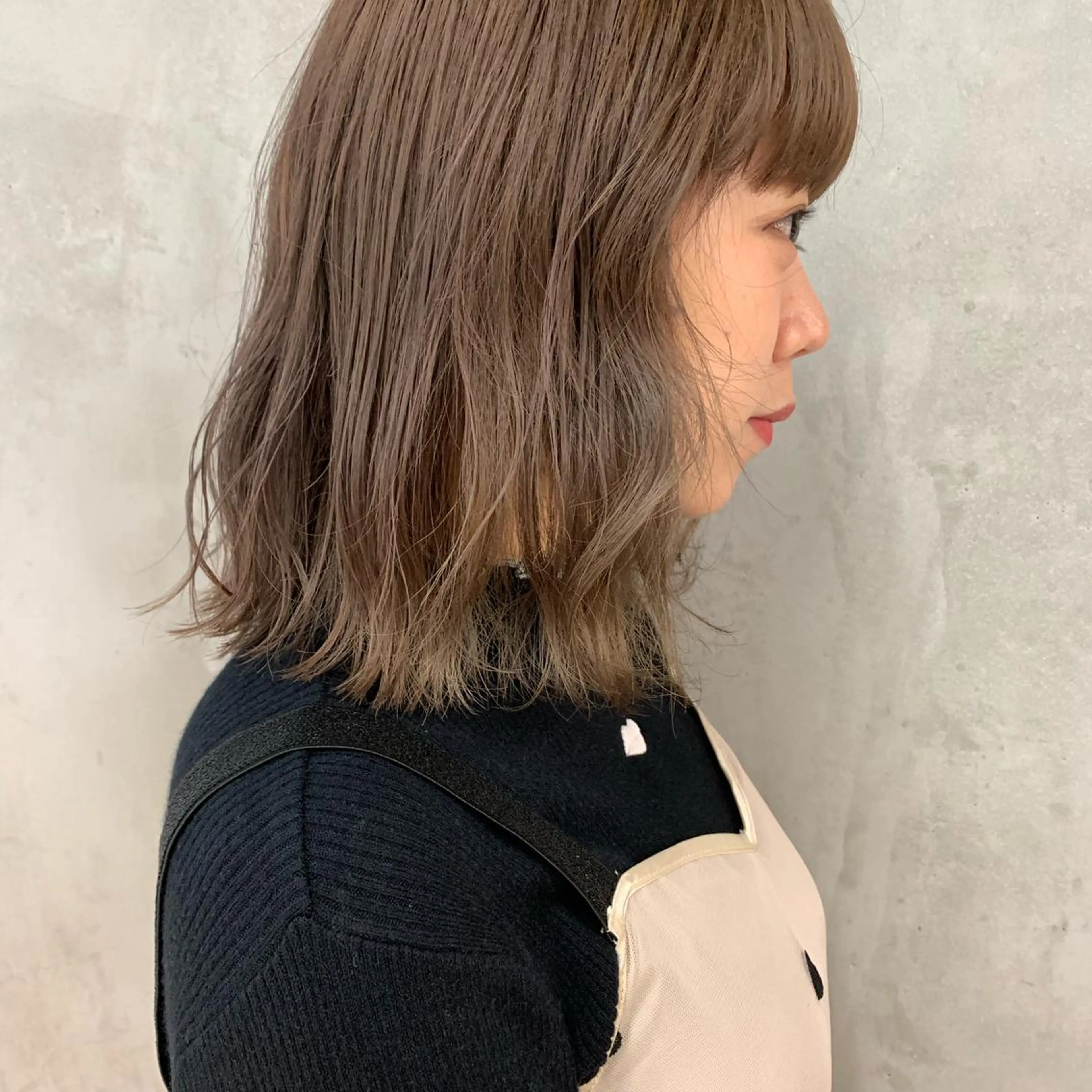 ミディアム カラー ベージュカラー ブリーチ ミルクティーベージュ カット ヘアカラー emme MIHO♡のヘアスタイル