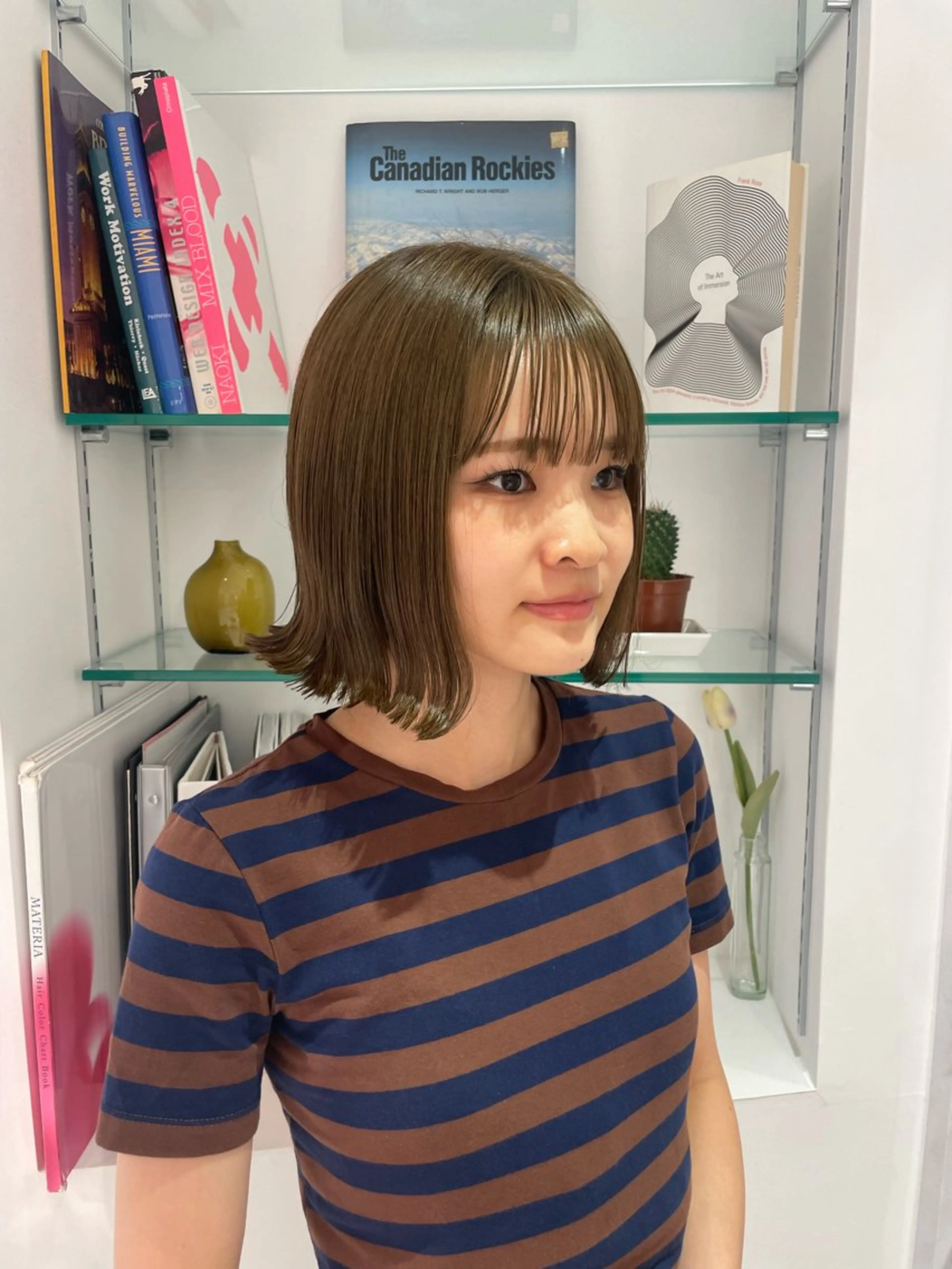 ミディアム カラー ベージュカラー ブリーチ ダブルカラー ブリーチなしカラー オリーブベージュ カット ヘアカラー 佐藤 綾郁のヘアスタイル