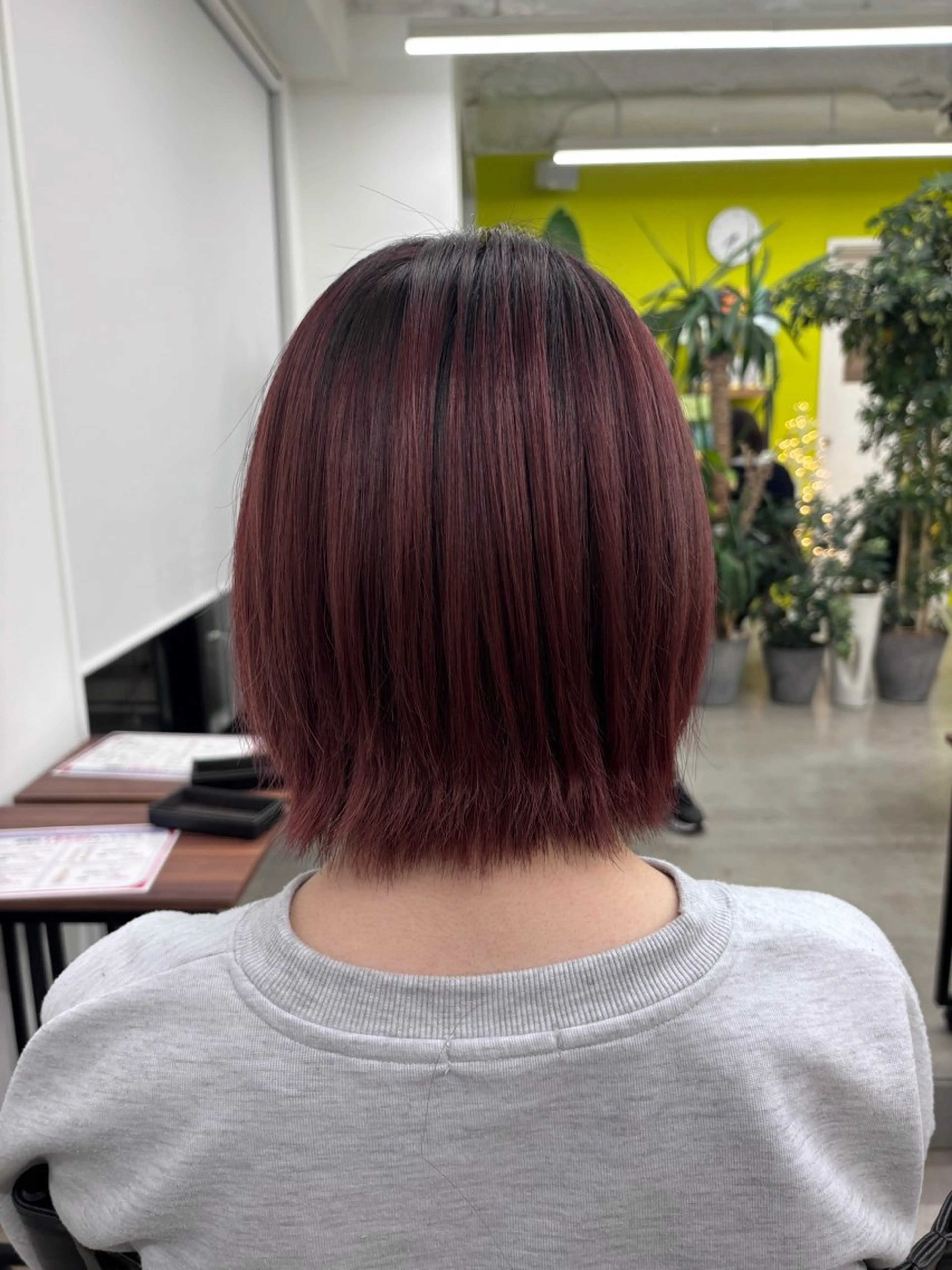 ミディアム カラー カシス ピンクカラー ヘアカラー fika所属・鈴木 ちさきのヘアスタイル