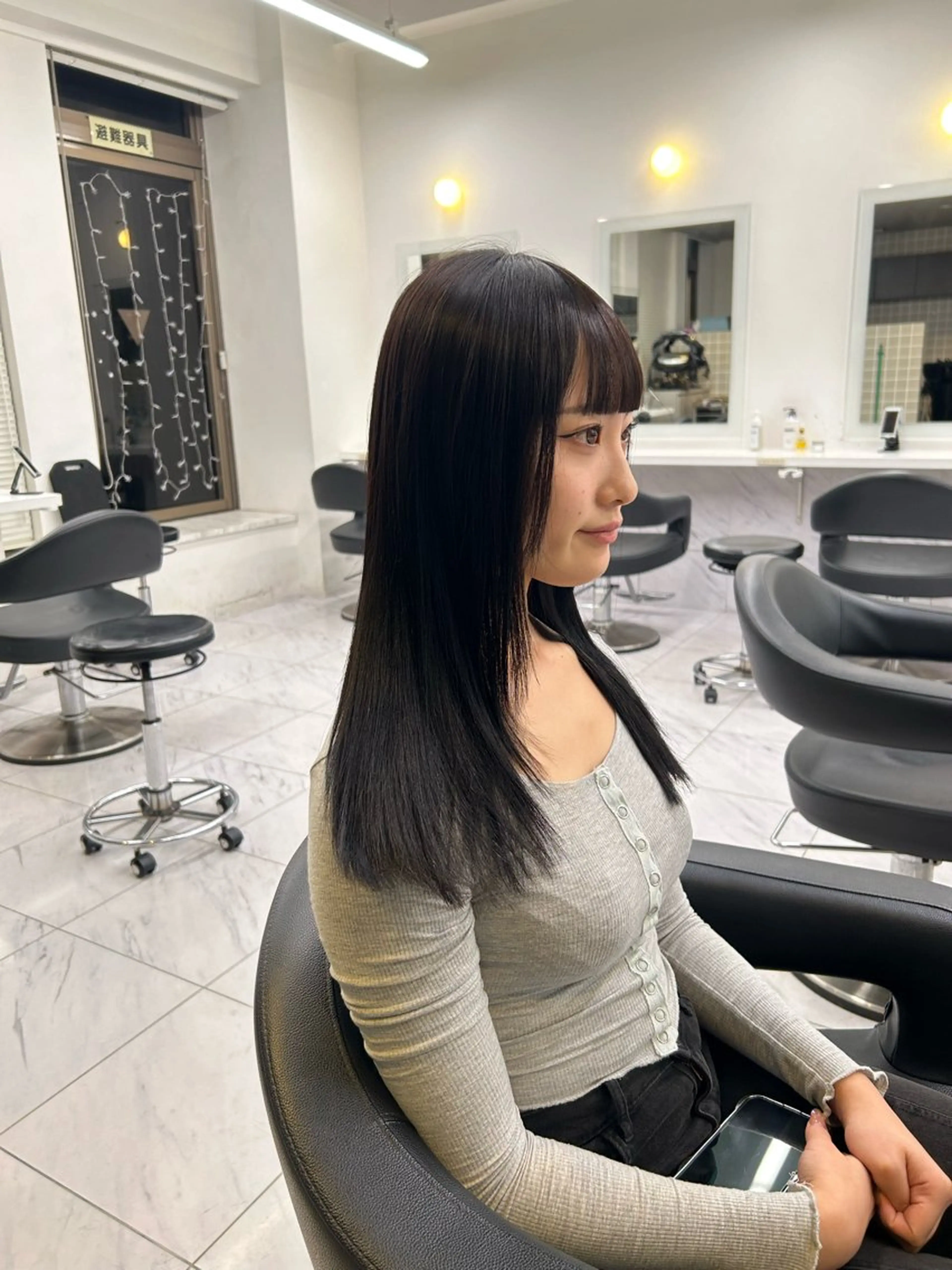 ロング カラー カット ヘアカラー トリートメント ヘッドスパ 韓国ヘア暗髪 ダブルカラーメンズ可のヘアスタイル